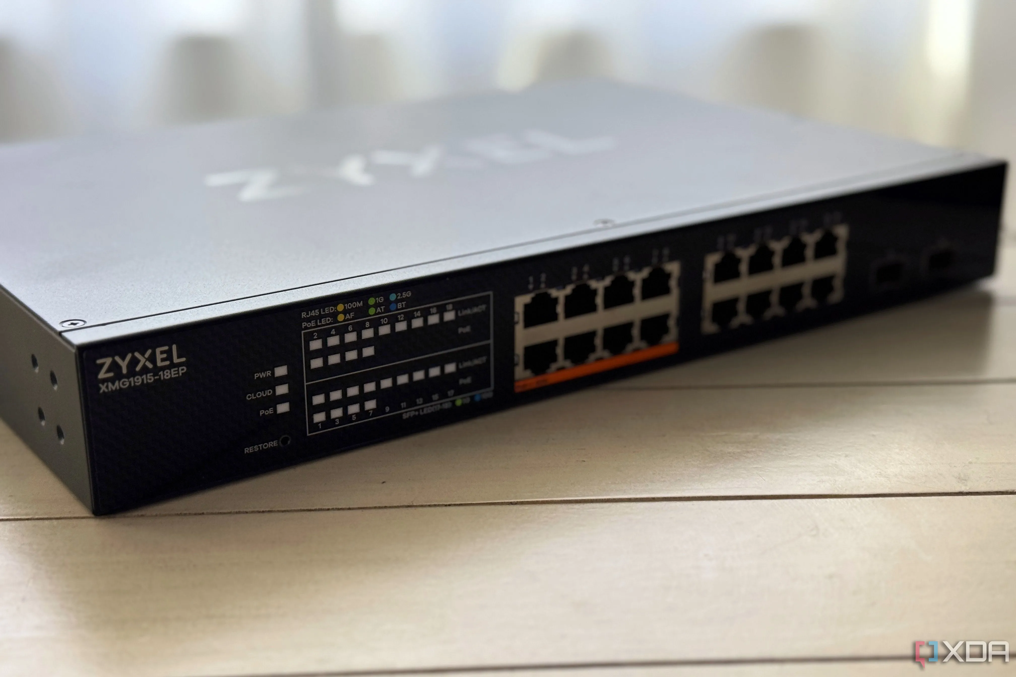 Bộ chuyển mạch (switch) được quản lý Zyxel XGM1915