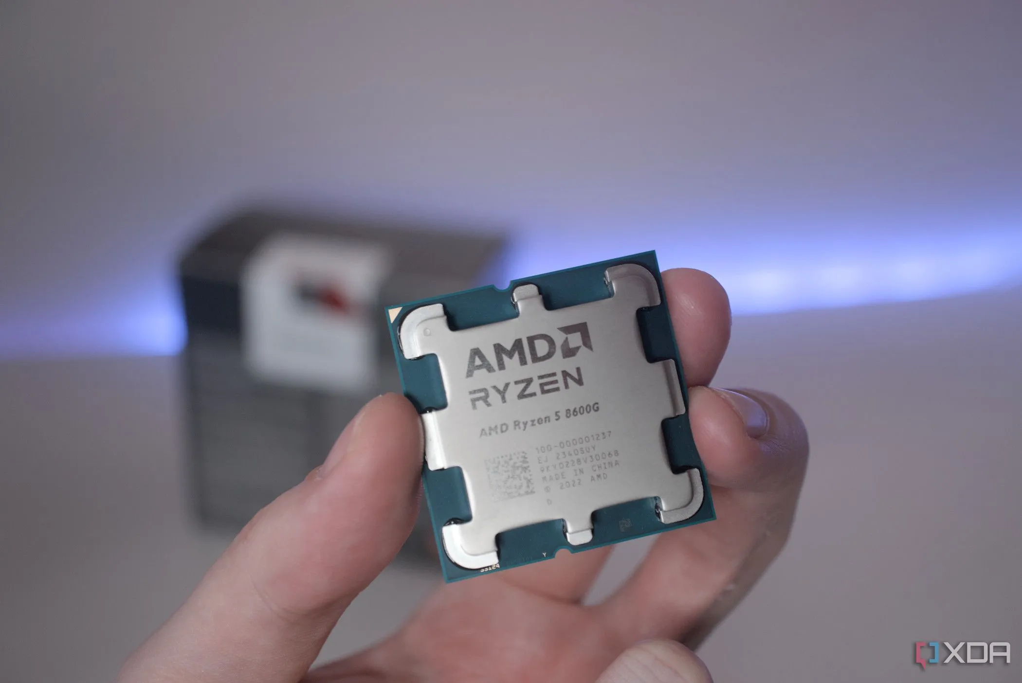 CPU AMD Ryzen 5 8600G nhìn từ mặt trước, một vi xử lý thuộc nền tảng AM5