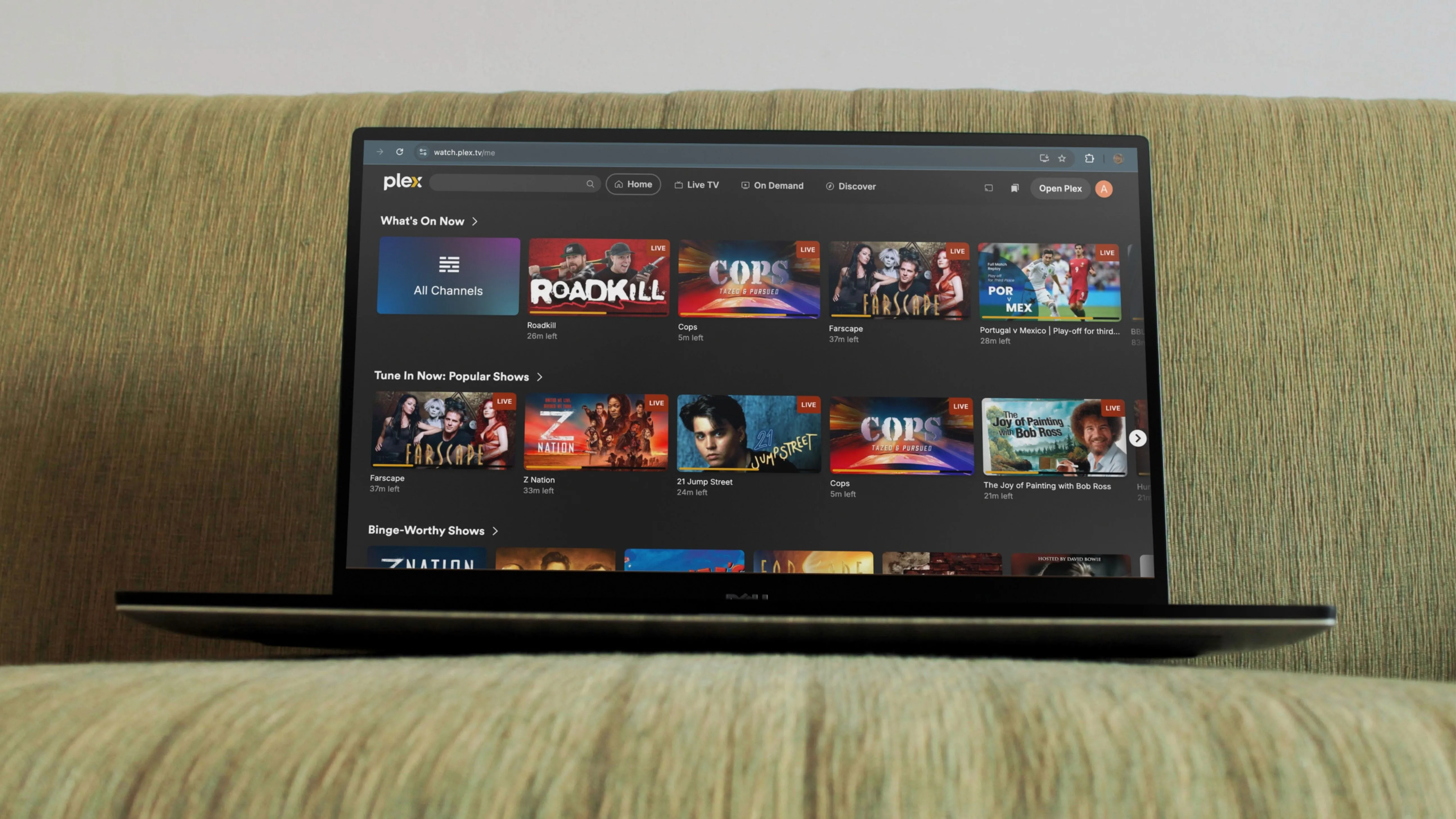 Giao diện ứng dụng Plex Media Server trên laptop Windows, minh họa cho hệ thống stream phim tại gia