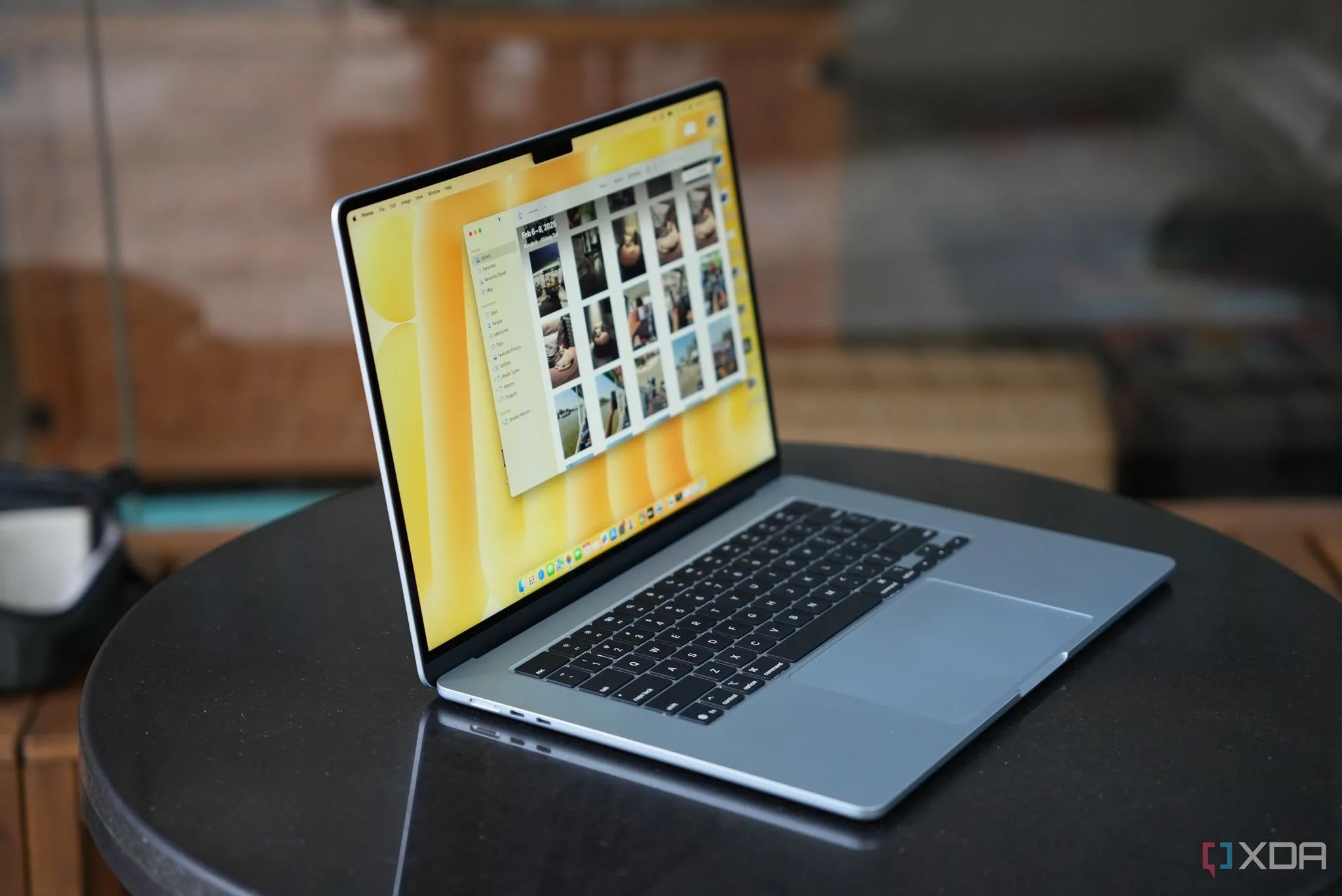 Laptop Apple MacBook Air M4 mới màu đen