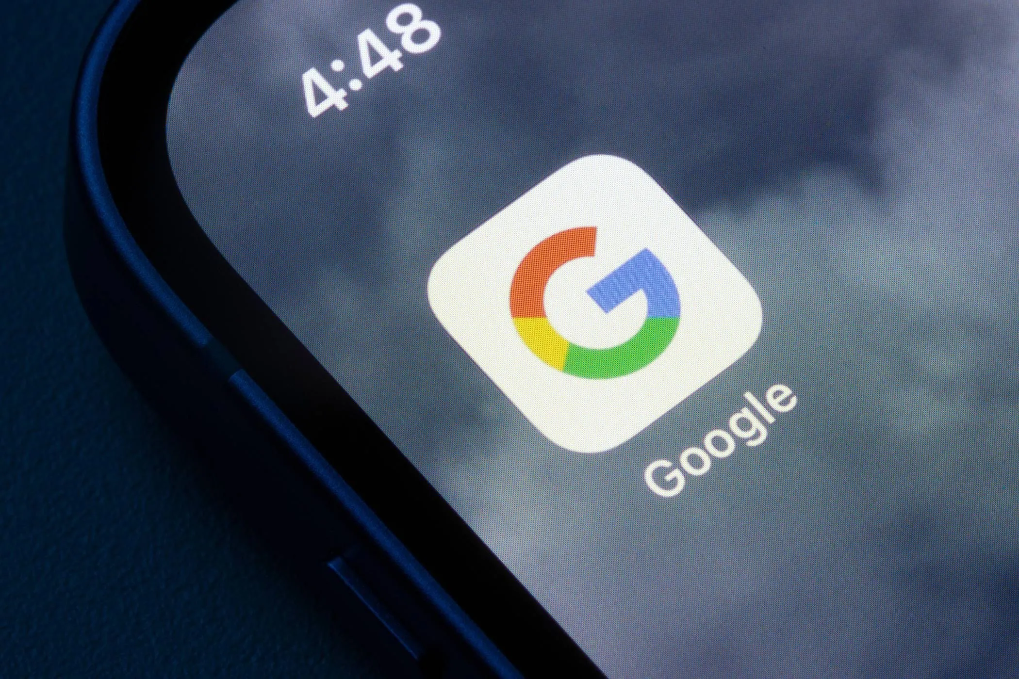 Biểu tượng ứng dụng Google trên màn hình chính iPhone