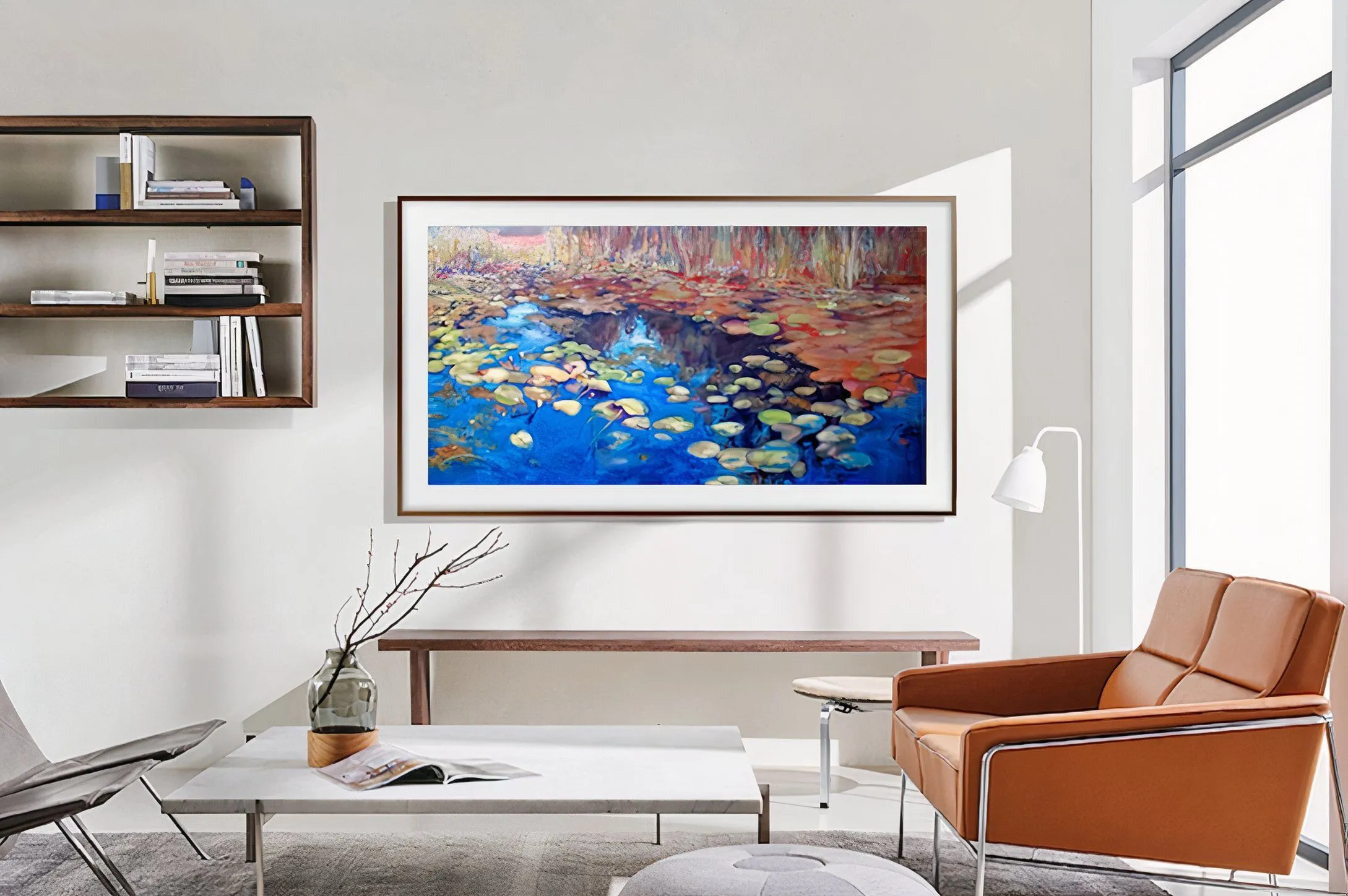 Chiếc Samsung Frame TV hiển thị tác phẩm nghệ thuật trong không gian phòng khách, thể hiện khả năng thay thế khung ảnh kỹ thuật số.