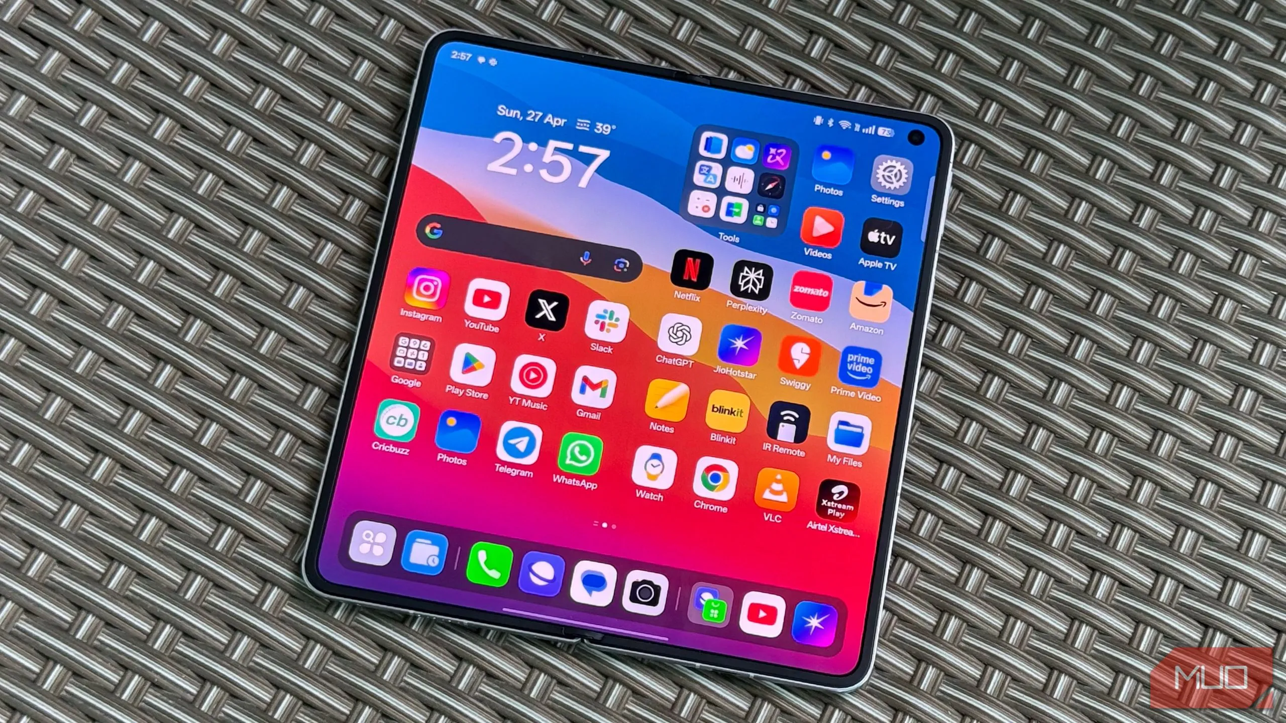Điện thoại Oppo Find N5 trên tay người dùng
