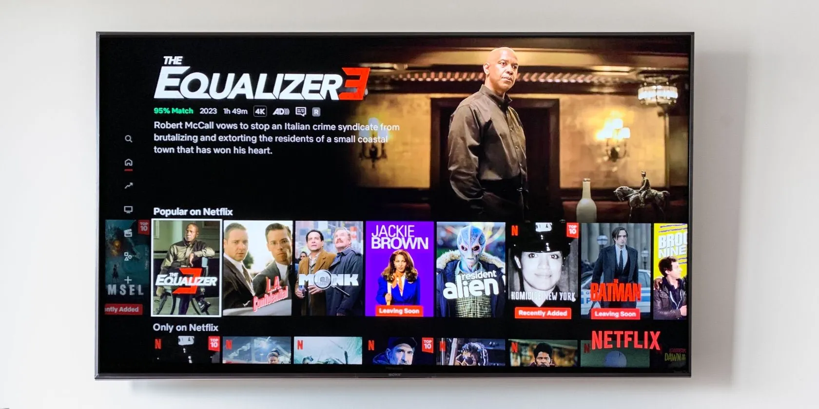 Giao diện trang chủ Netflix hiển thị thông tin phim The Equalizer 3, tượng trưng cho sự phổ biến của nội dung 4K HDR trực tuyến thay thế đĩa Blu-ray.