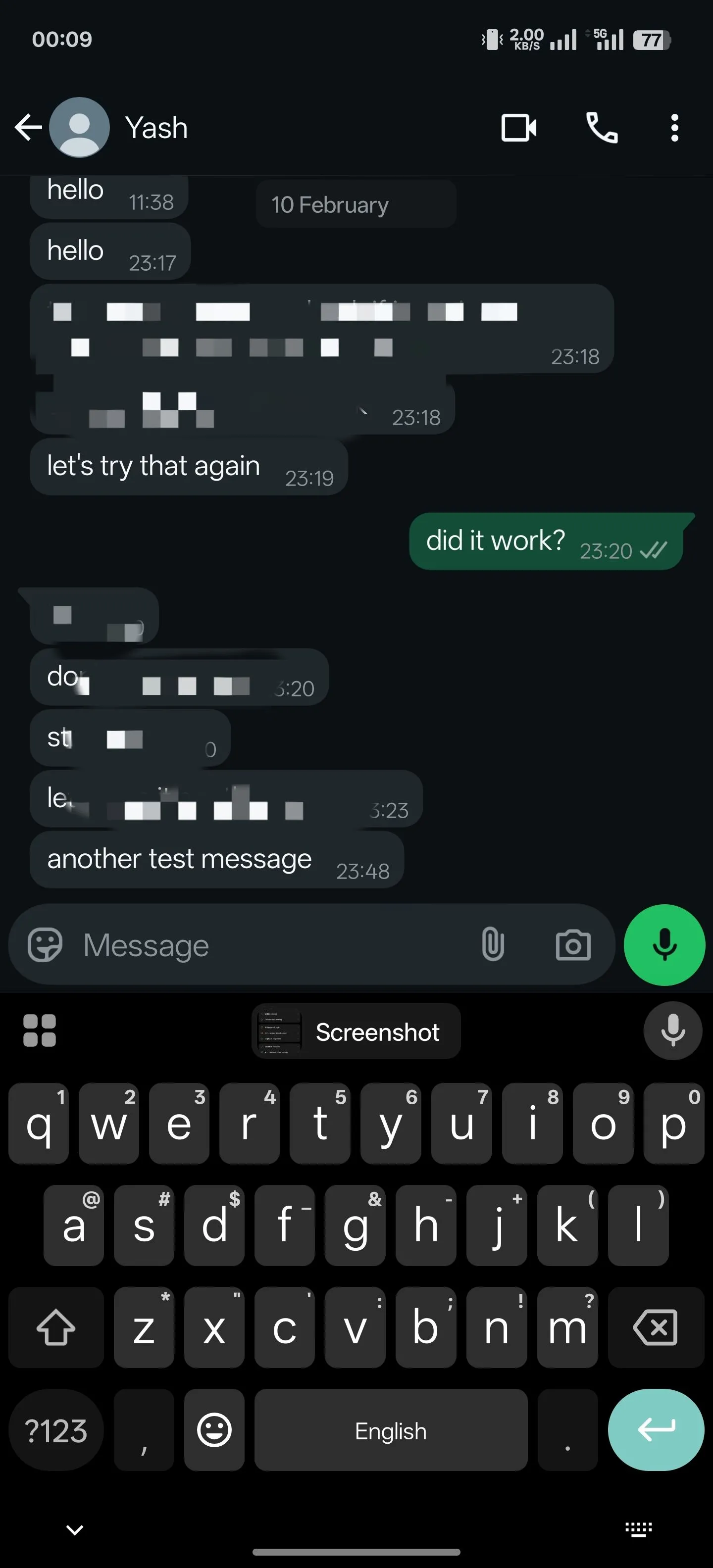 Hình thu nhỏ ảnh chụp màn hình xuất hiện trên thanh công cụ của Gboard, cho phép người dùng chạm để xem trước và thêm ảnh vào ứng dụng một cách nhanh chóng.