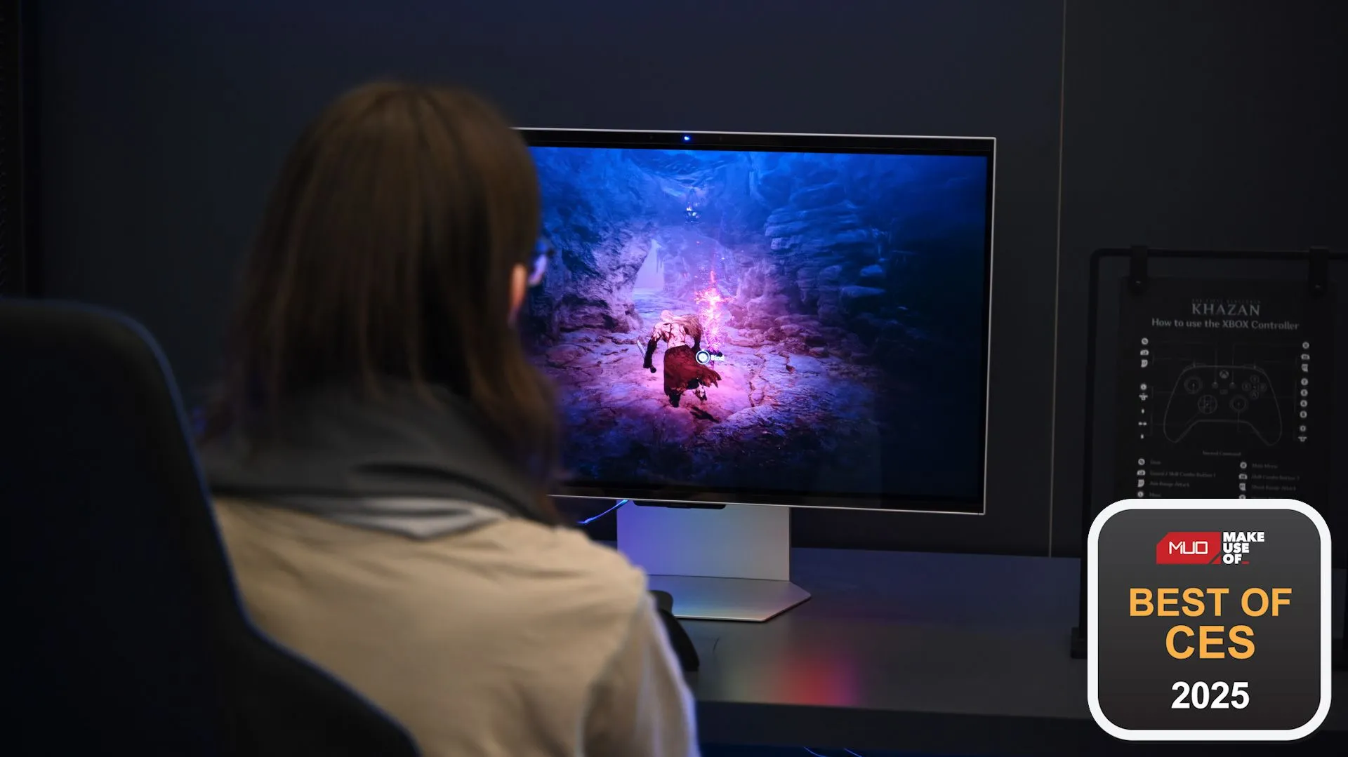 Màn hình Samsung Odyssey 3D thế hệ mới, có khả năng hiển thị 3D không cần kính, được giới thiệu cùng huy hiệu giải thưởng tại CES 2025.