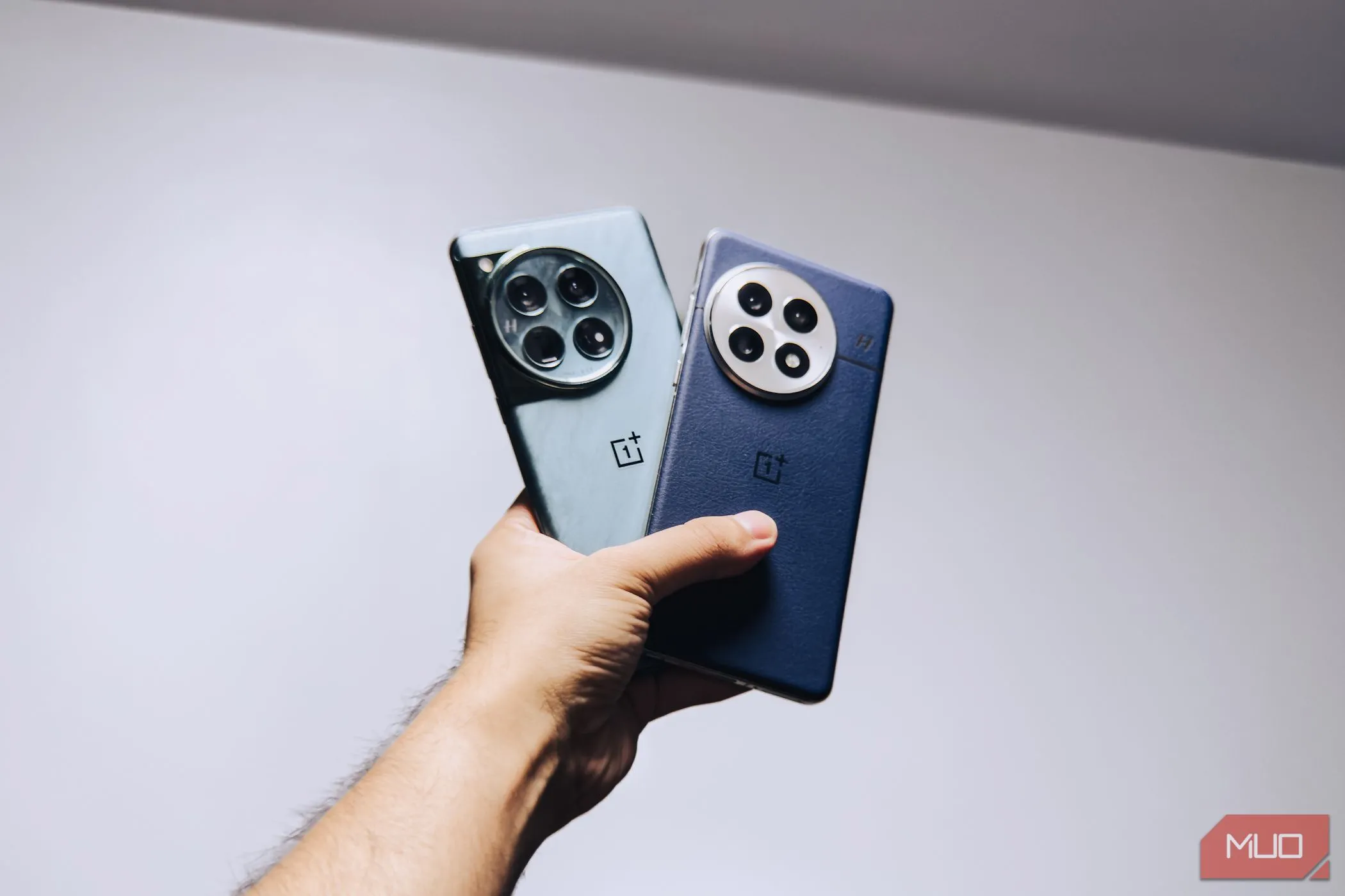 So sánh kích thước và trọng lượng OnePlus 13 cùng OnePlus 12