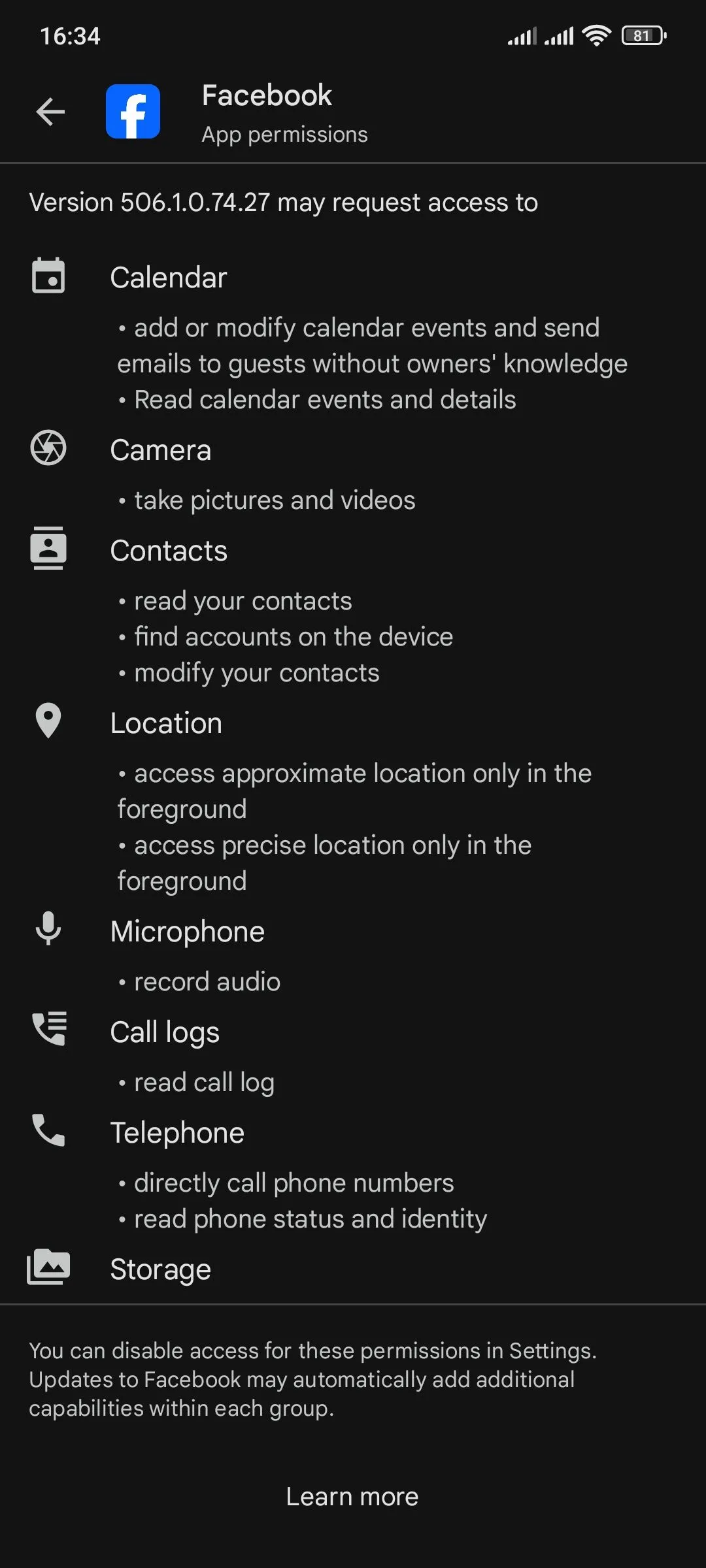 Ảnh chụp màn hình chi tiết các quyền mà ứng dụng Facebook yêu cầu trên Google Play Store, bao gồm quyền truy cập danh bạ và vị trí.