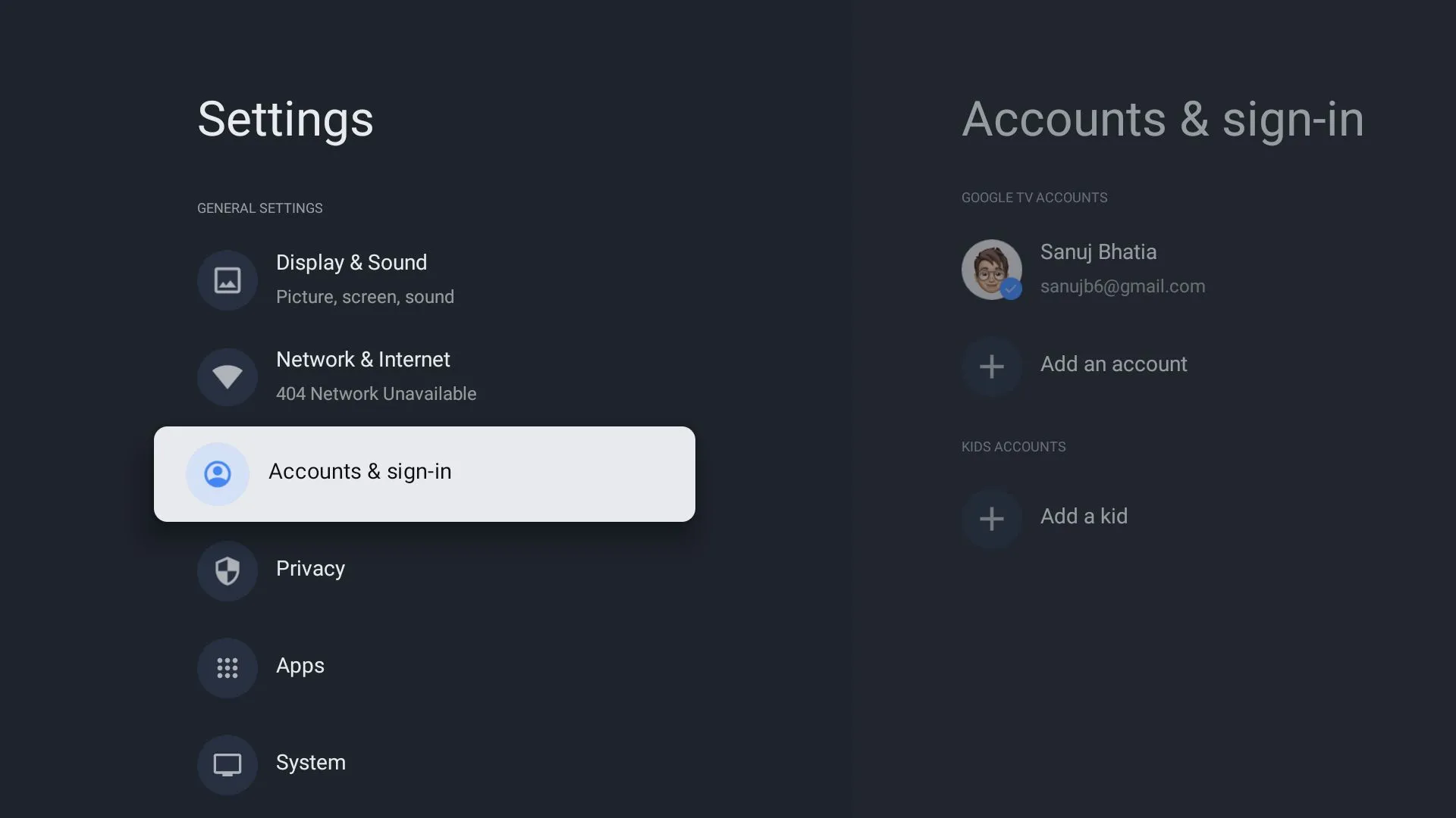 Biểu tượng ứng dụng Cài đặt (Settings) trên màn hình chính Google TV.
