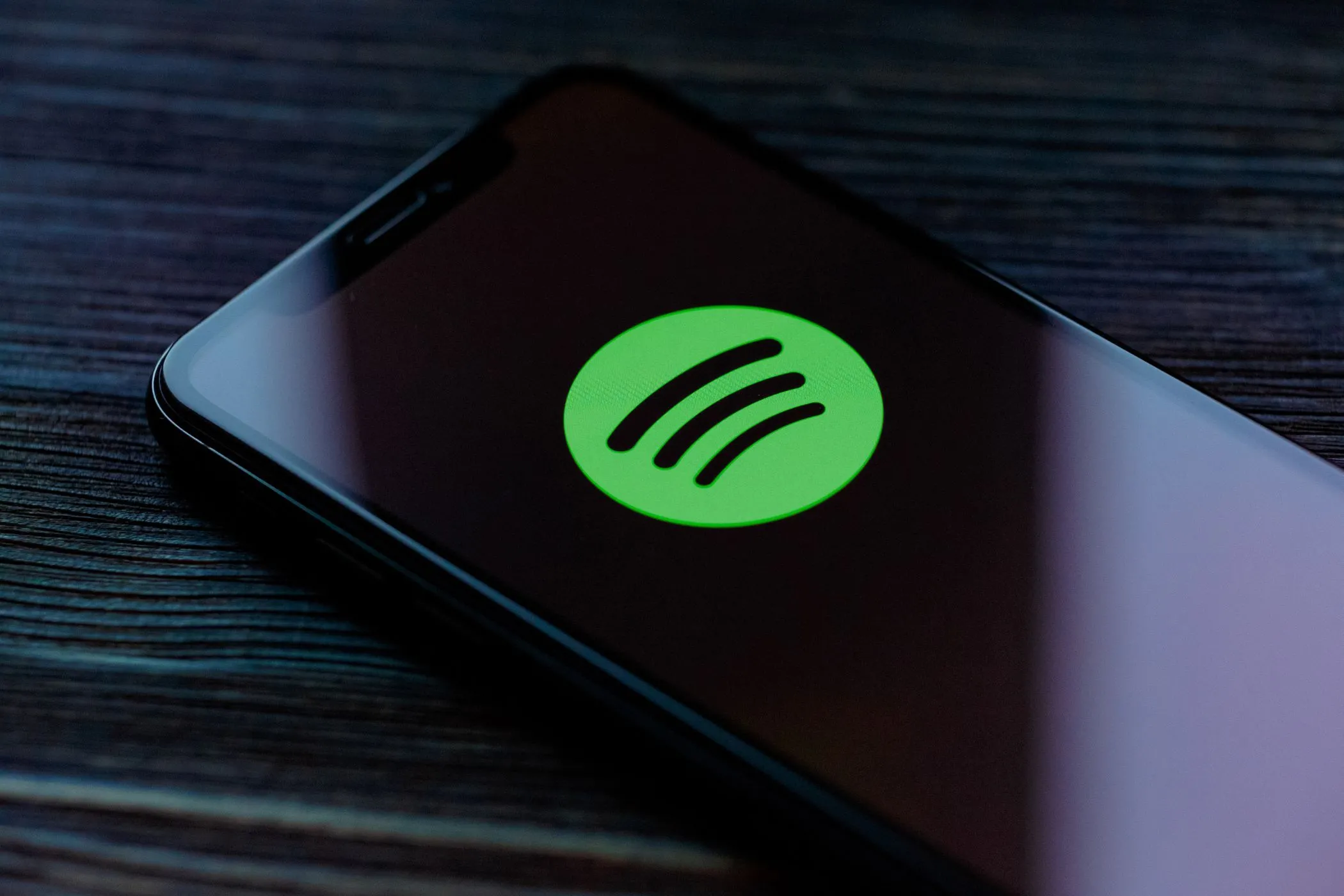 Biểu tượng ứng dụng Spotify trên màn hình điện thoại di động