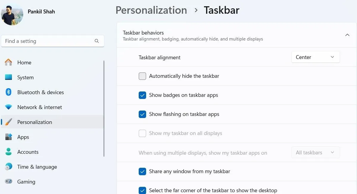 Bỏ ẩn Taskbar trong ứng dụng Cài đặt Windows 11