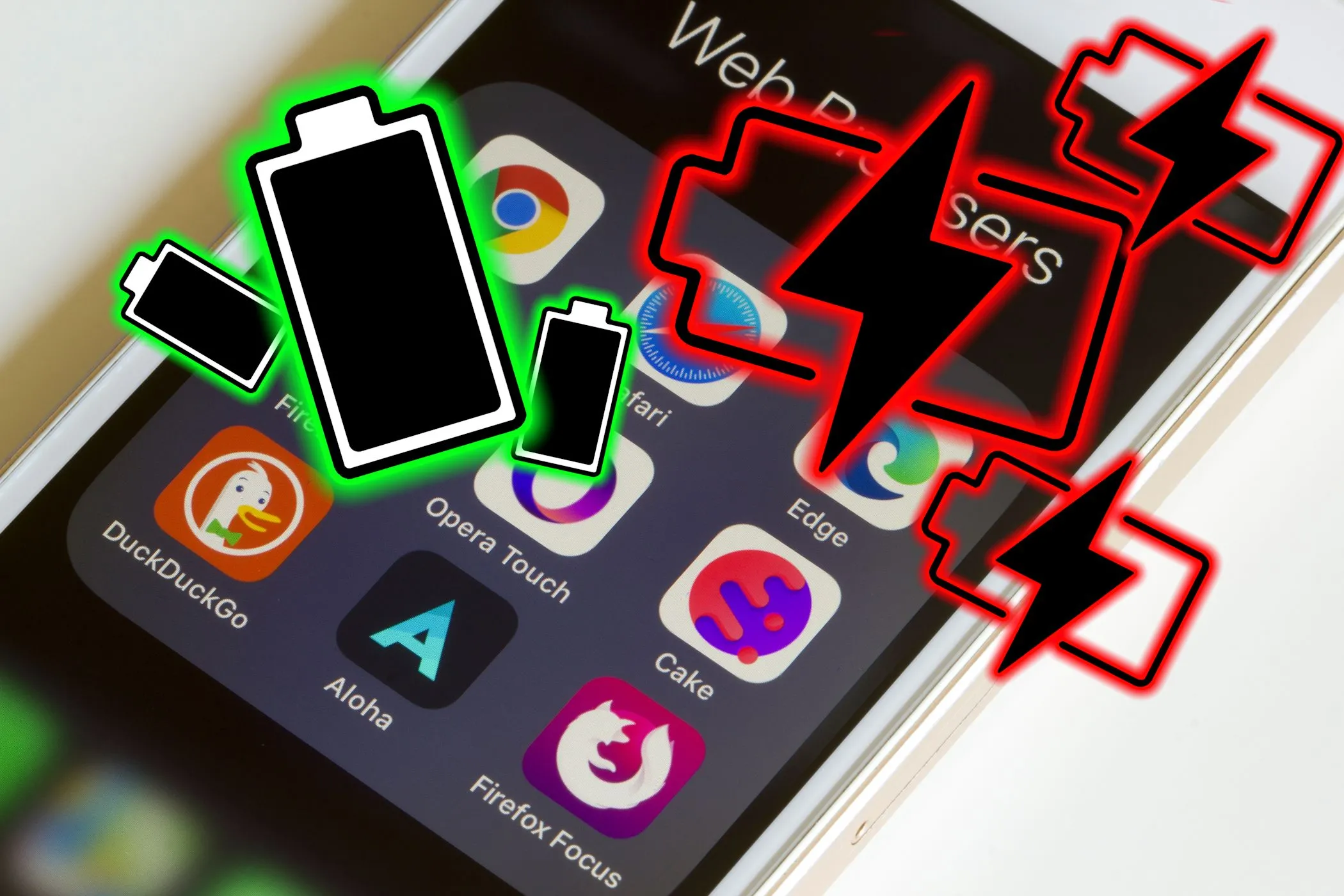 Các logo trình duyệt web trên màn hình điện thoại smartphone cùng với biểu tượng pin, minh họa chế độ tiết kiệm năng lượng