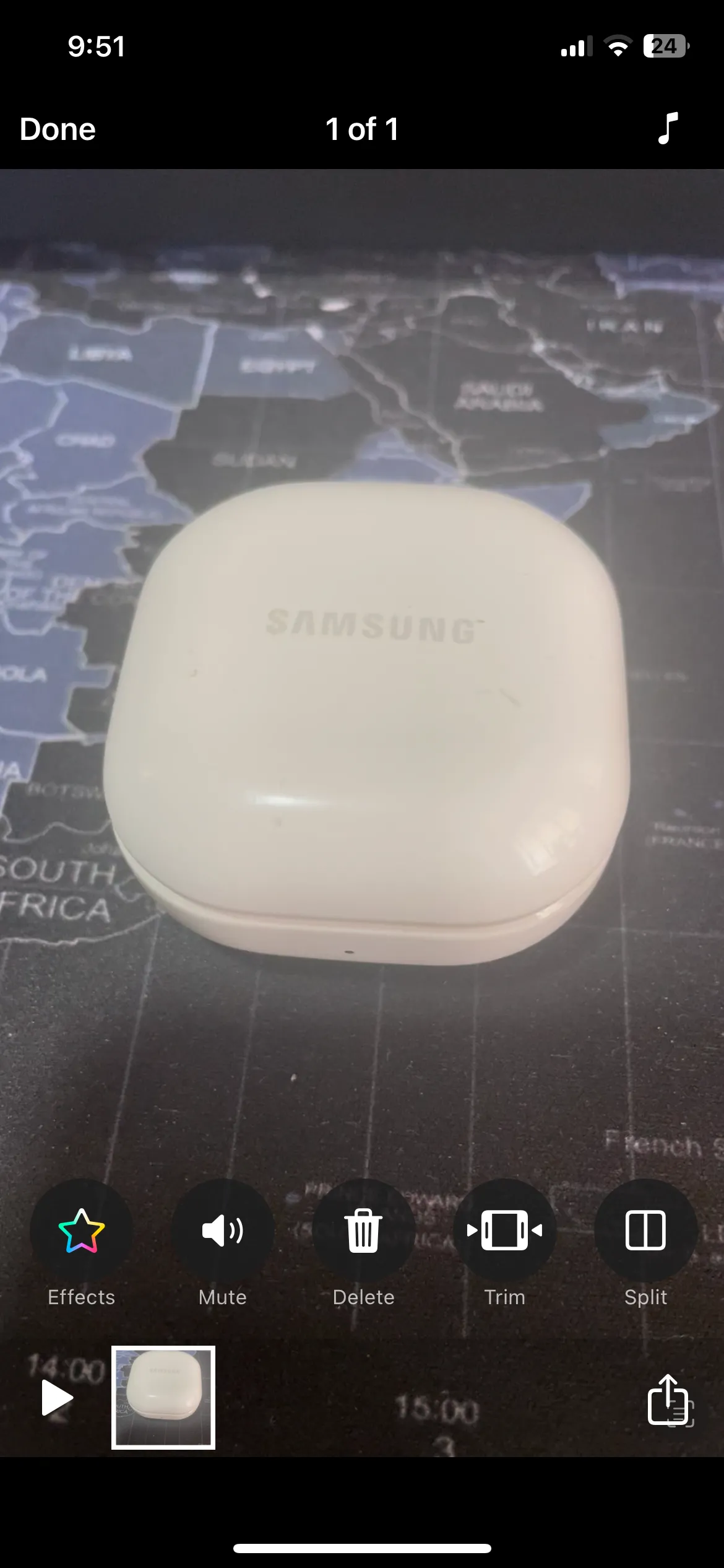 Các tùy chọn chỉnh sửa video sáng tạo trong ứng dụng Clips trên iPhone, bao gồm bộ lọc, hiệu ứng và nhãn dán.