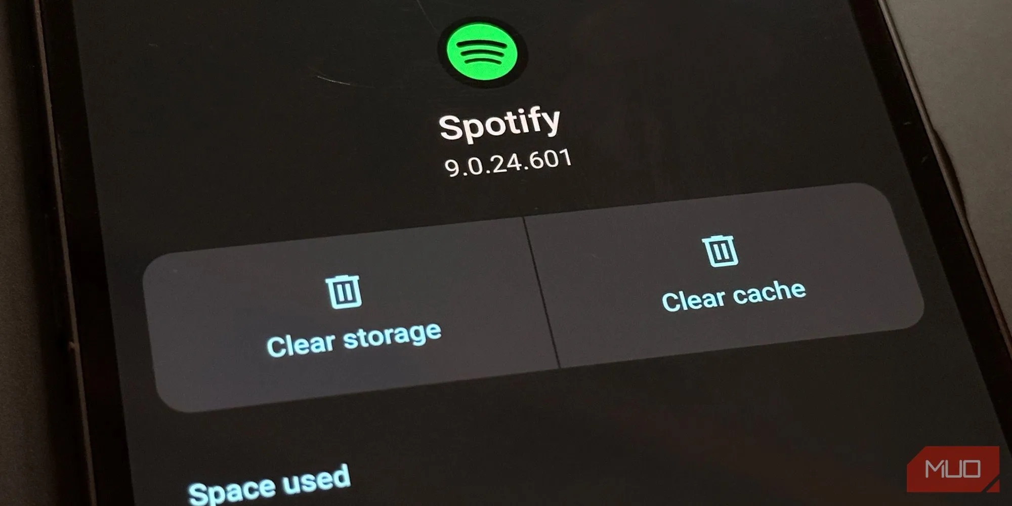 Các tùy chọn Xóa bộ nhớ đệm (Clear cache) và Xóa dữ liệu (Clear storage) trong cài đặt ứng dụng Android 15, cho phép dễ dàng quản lý dung lượng