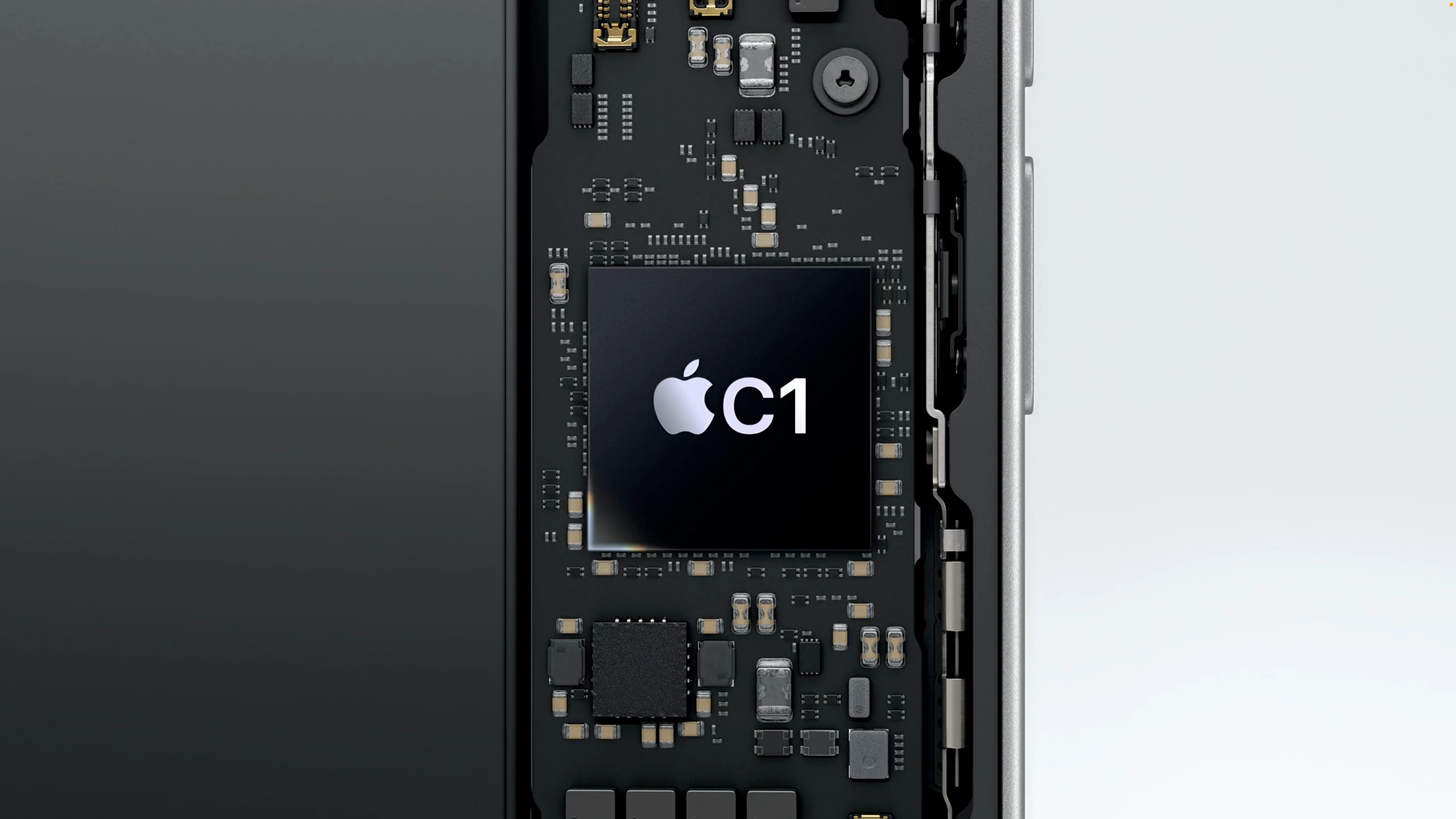 Cận cảnh chip C1 của Apple với các thành phần vi mạch điện tử phức tạp