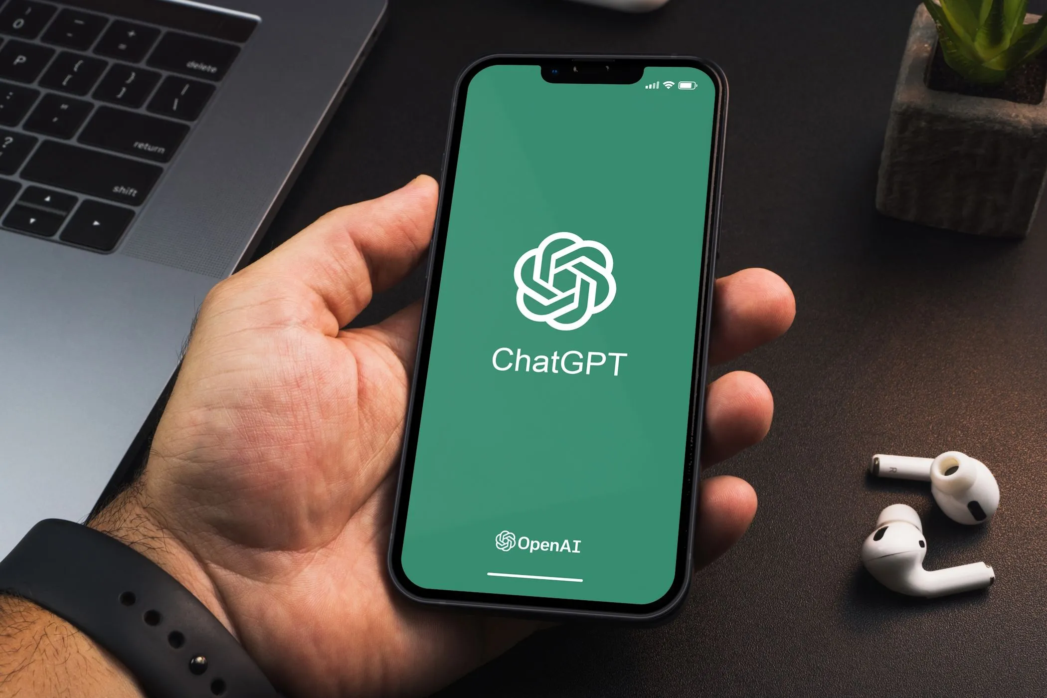 ChatGPT hoạt động trên iPhone, minh họa khả năng nghiên cứu chuyên sâu Deep Research