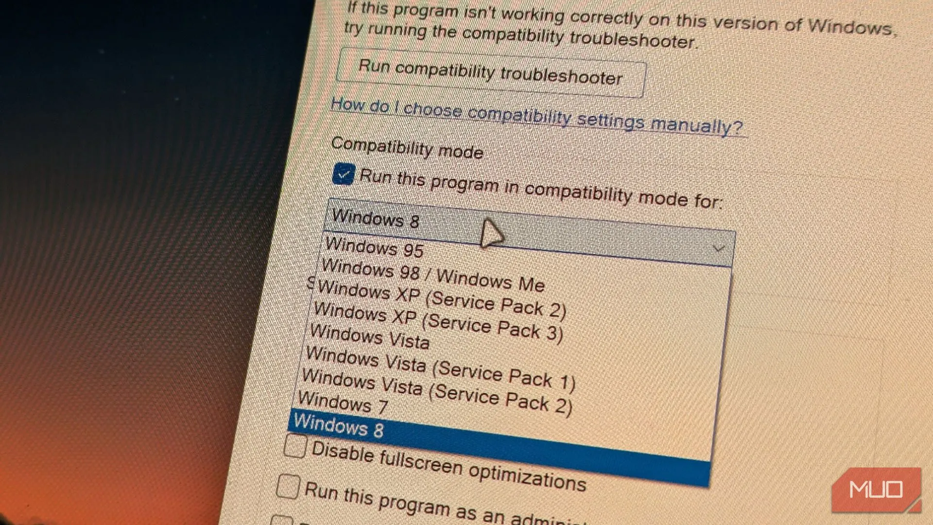 Cửa sổ cài đặt Chế độ tương thích trên Windows 11 với danh sách các phiên bản Windows để lựa chọn