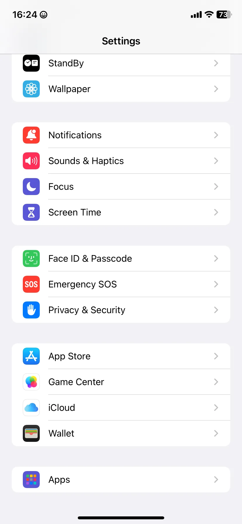 Danh sách các ứng dụng trong cài đặt iPhone, nổi bật tùy chọn 'Mail'.