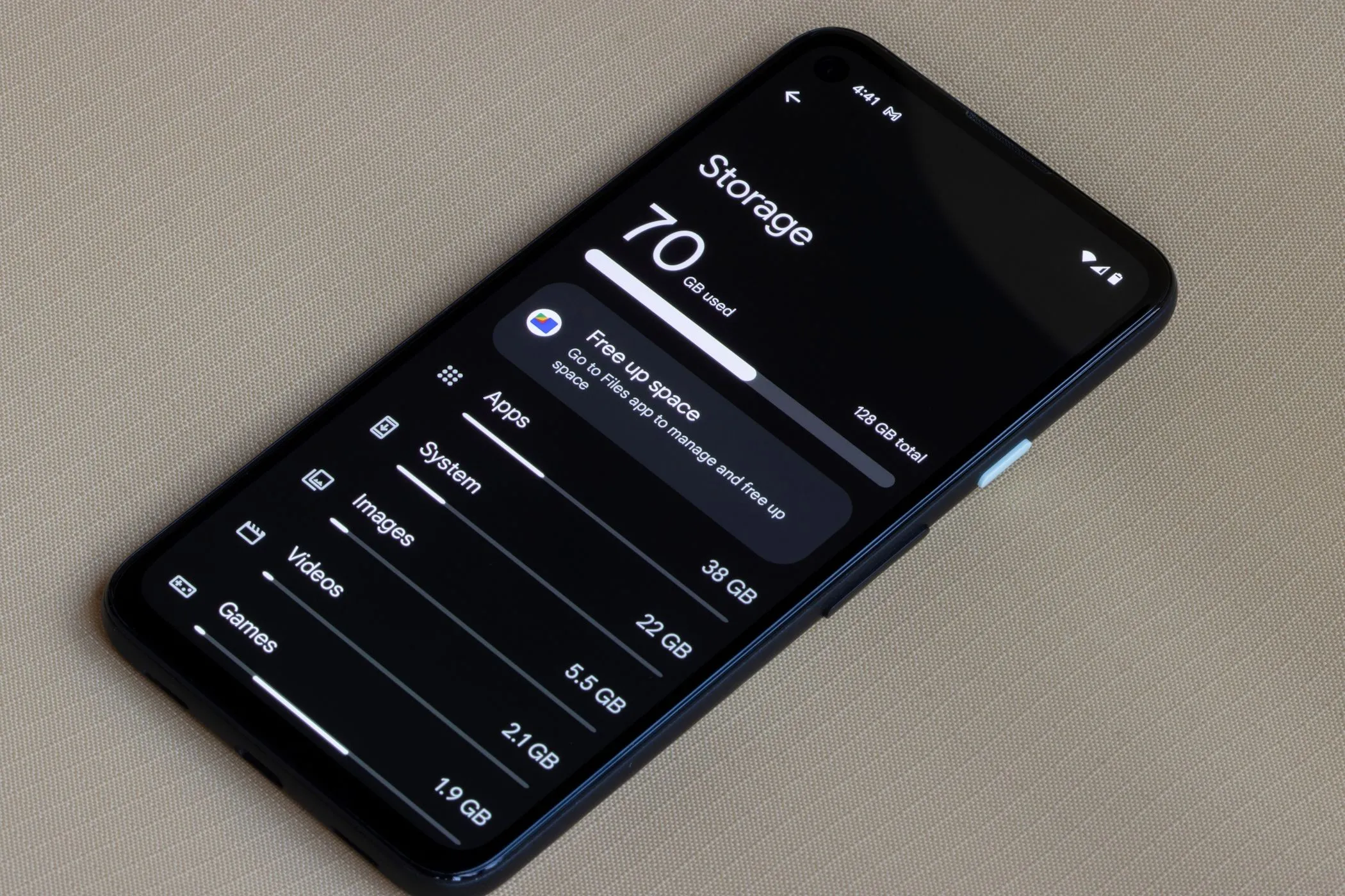 Giao diện cài đặt lưu trữ trên điện thoại Android, hiển thị dung lượng bộ nhớ.