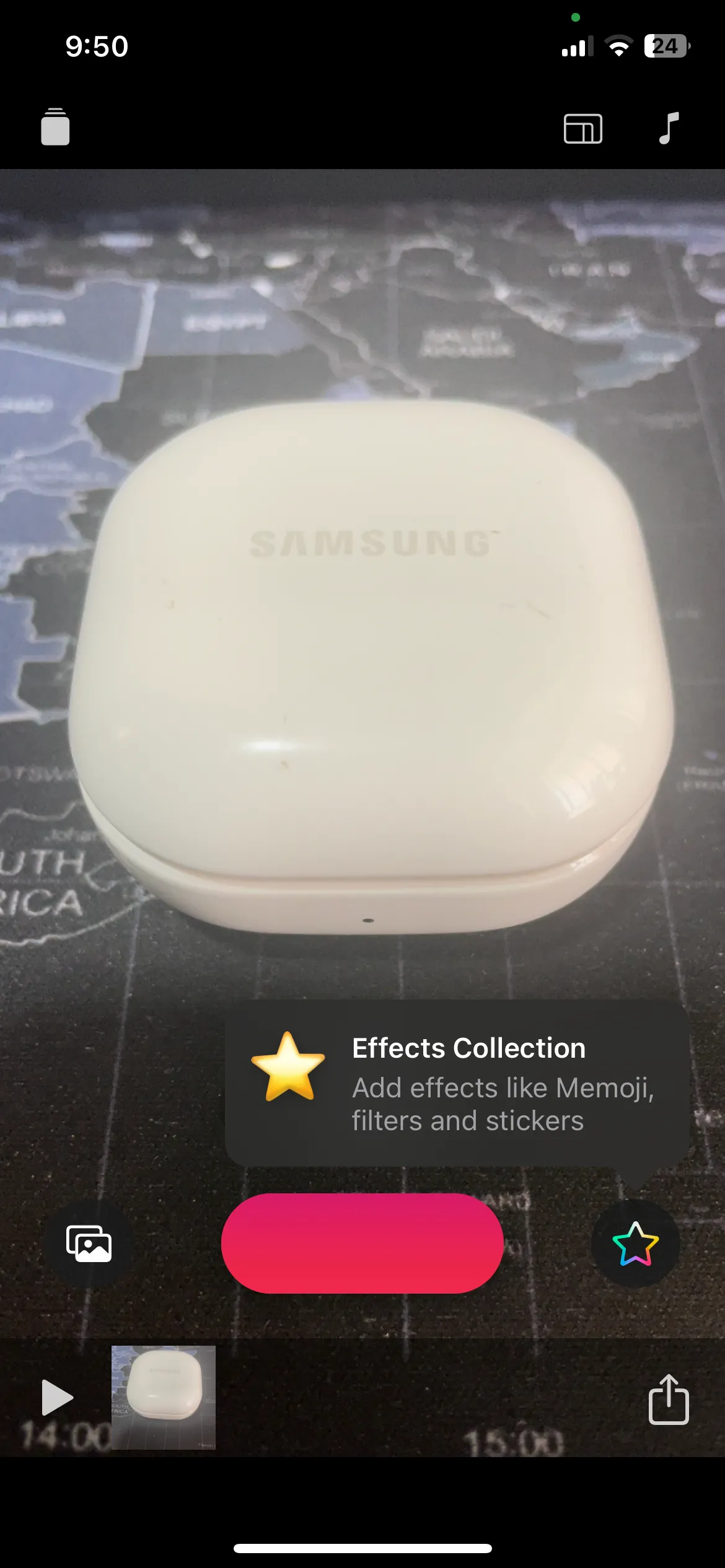 Giao diện chính của ứng dụng Clips trên iPhone với các công cụ ghi hình và tạo video ngắn cho mạng xã hội.