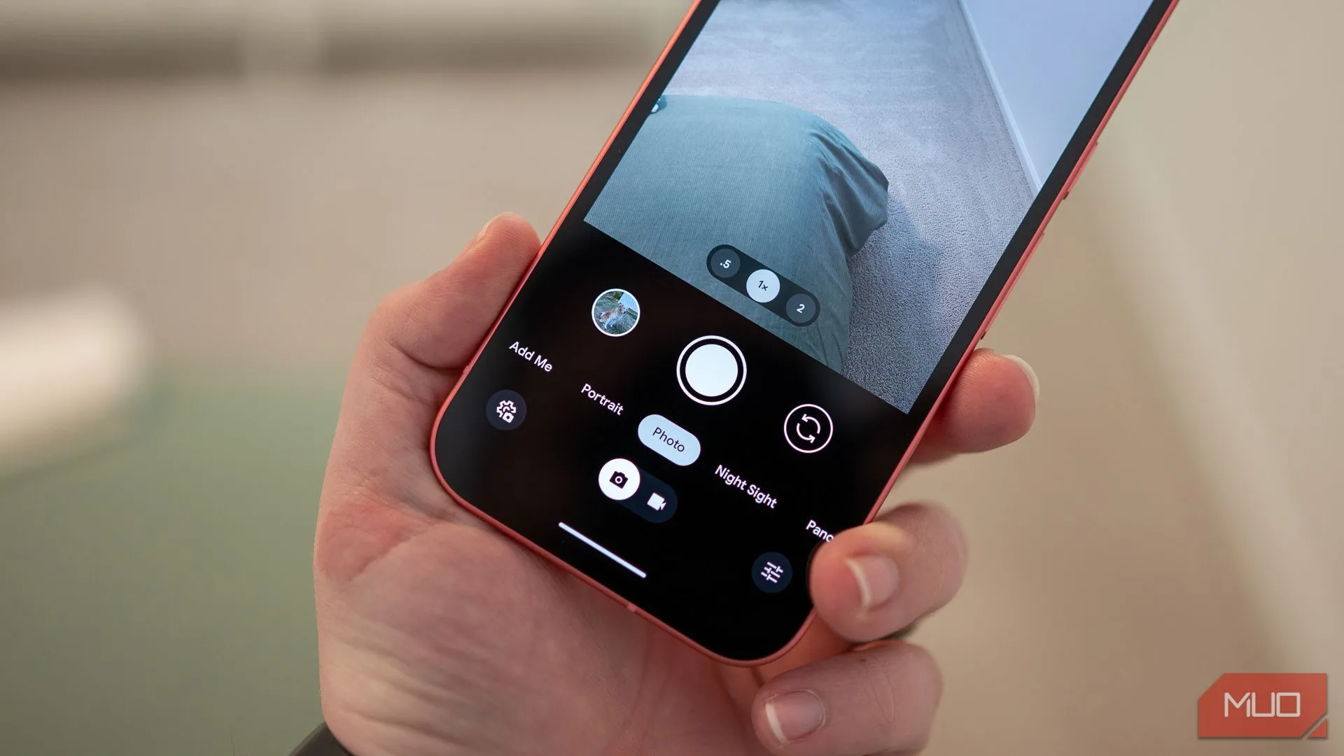 Giao diện điều khiển camera trên Google Pixel 9a, minh họa khả năng nhiếp ảnh điện toán và các tính năng chỉnh sửa ảnh AI.