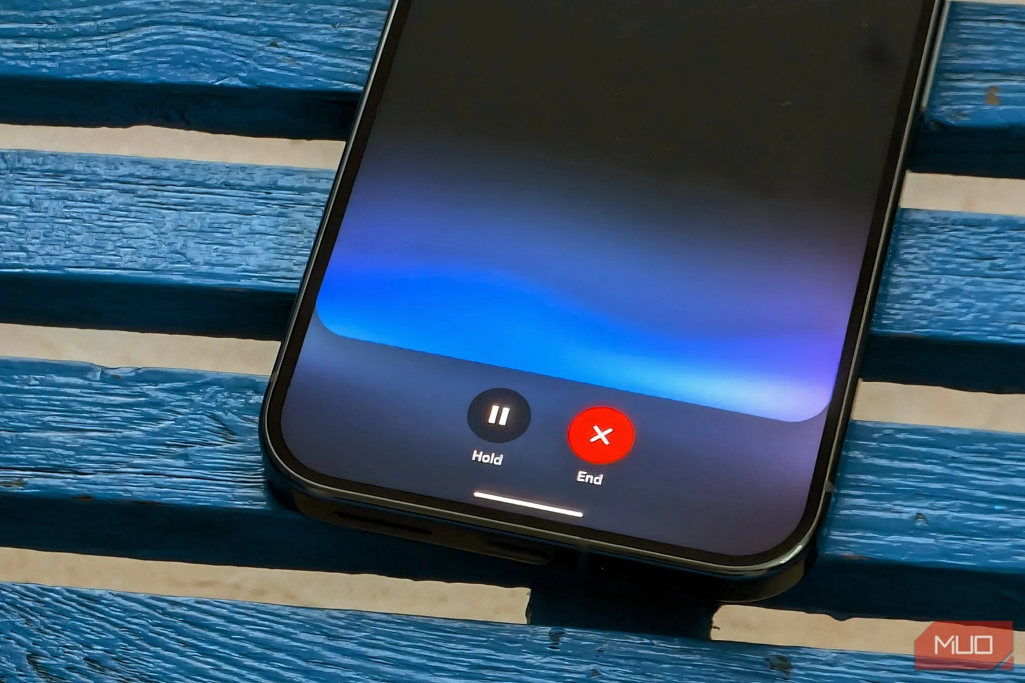 Giao diện Gemini Live đang hoạt động trên điện thoại Google Pixel 9 Pro XL, minh họa khả năng ghi chú bằng giọng nói AI hiệu quả.