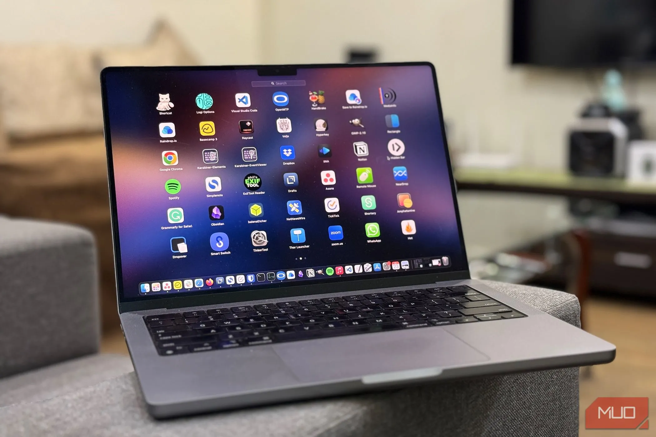 Giao diện Launchpad của macOS hiển thị các ứng dụng gốc của Apple, minh chứng cho việc không có bloatware.