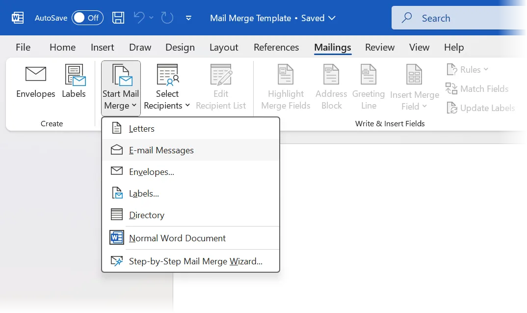 Giao diện Microsoft Word với tab Mailings được chọn, hiển thị tùy chọn Start Mail Merge và Email Messages để bắt đầu quá trình trộn thư.
