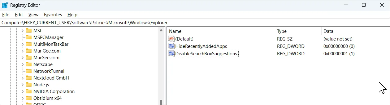 Giao diện Registry Editor trên Windows 11, hiển thị đường dẫn HKEY_CURRENT_USER để tùy chỉnh cài đặt hệ thống, đặc biệt là vô hiệu hóa gợi ý tìm kiếm Bing trong Start Menu.