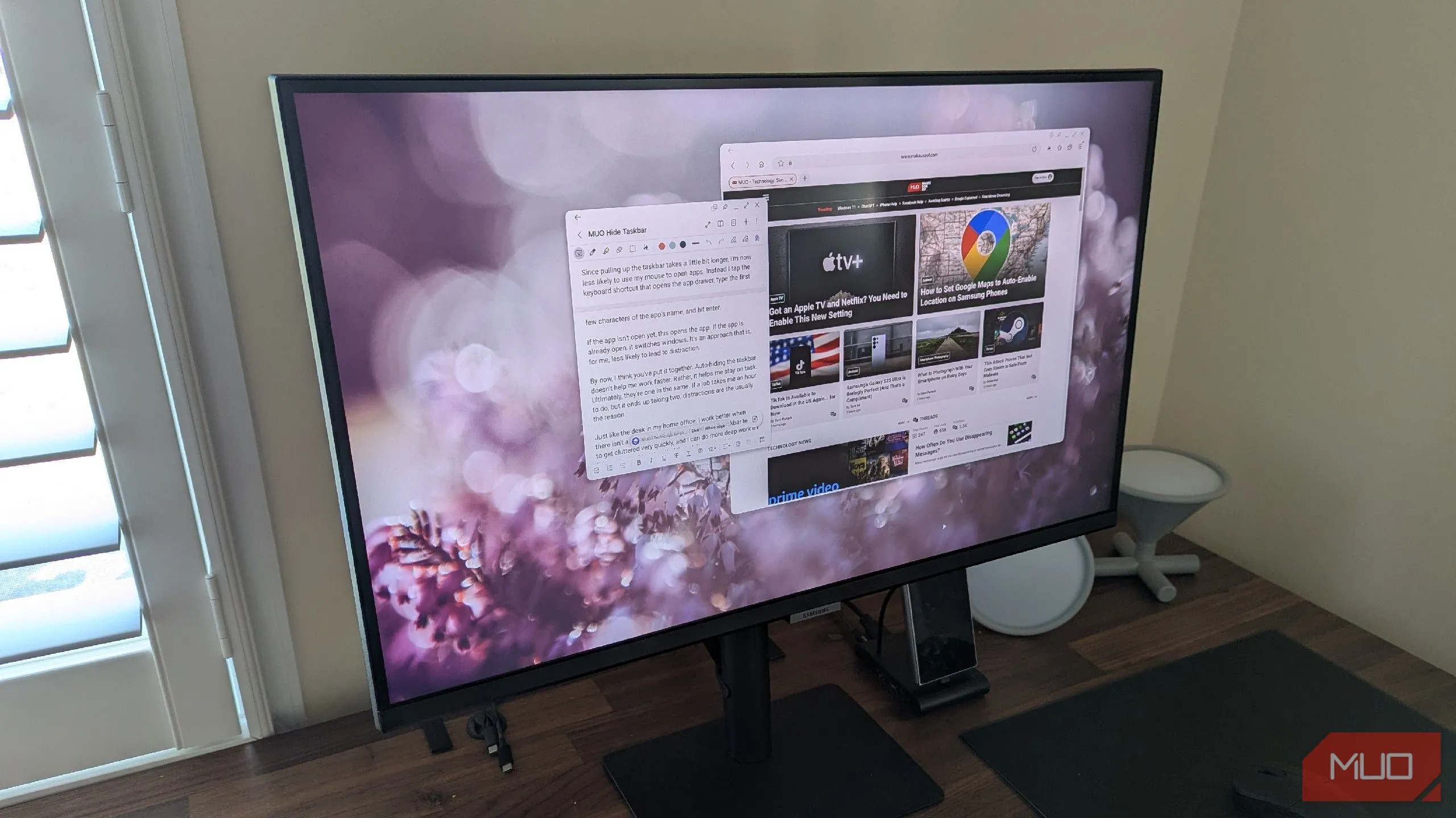 Giao diện Samsung DeX được hiển thị trên màn hình ngoài, biến điện thoại Samsung thành trải nghiệm máy tính để bàn.
