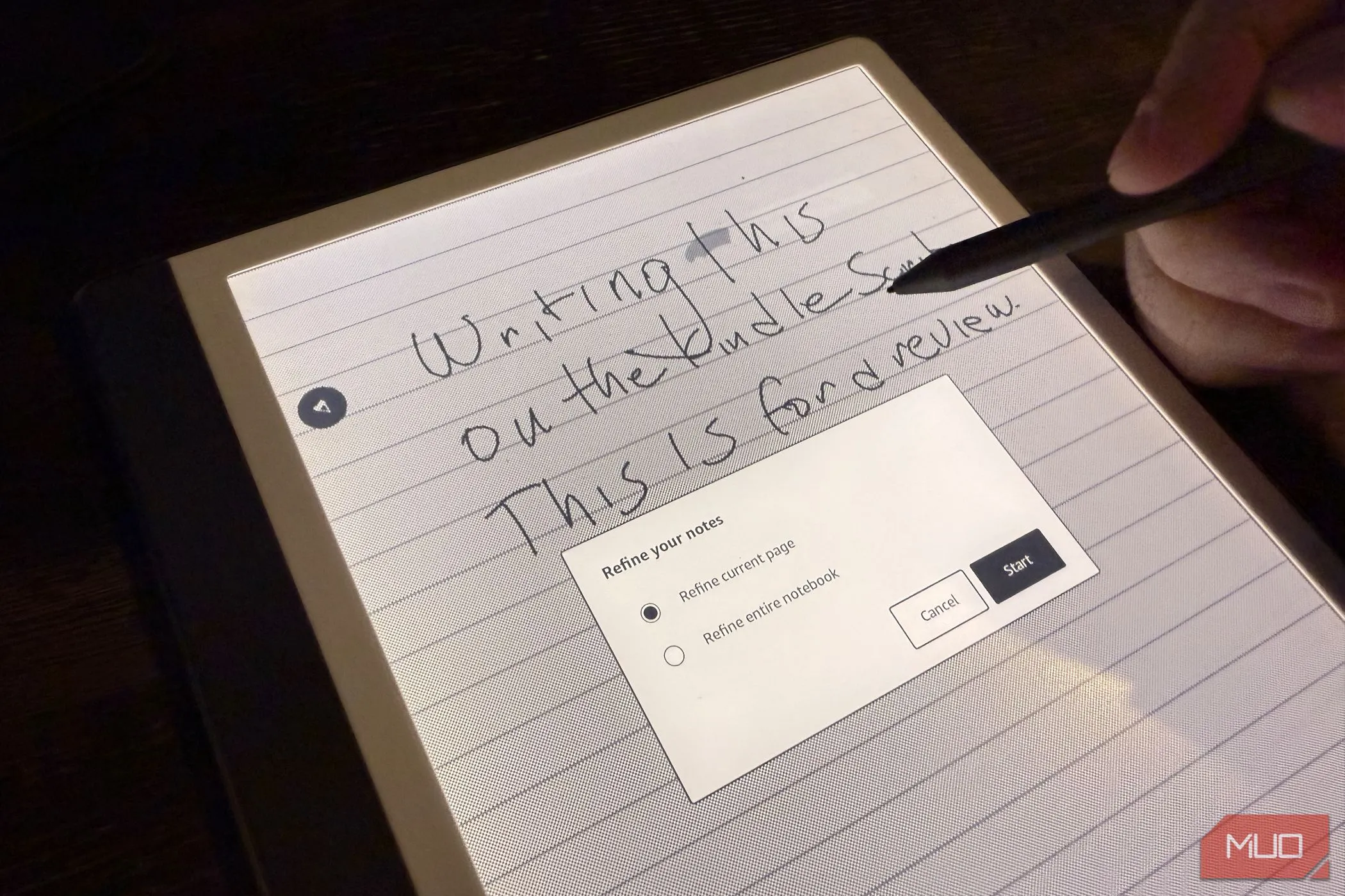 Giao diện tính năng tinh chỉnh ghi chú bằng AI trên Kindle Scribe, hiển thị chữ viết tay được chuyển đổi thành văn bản.