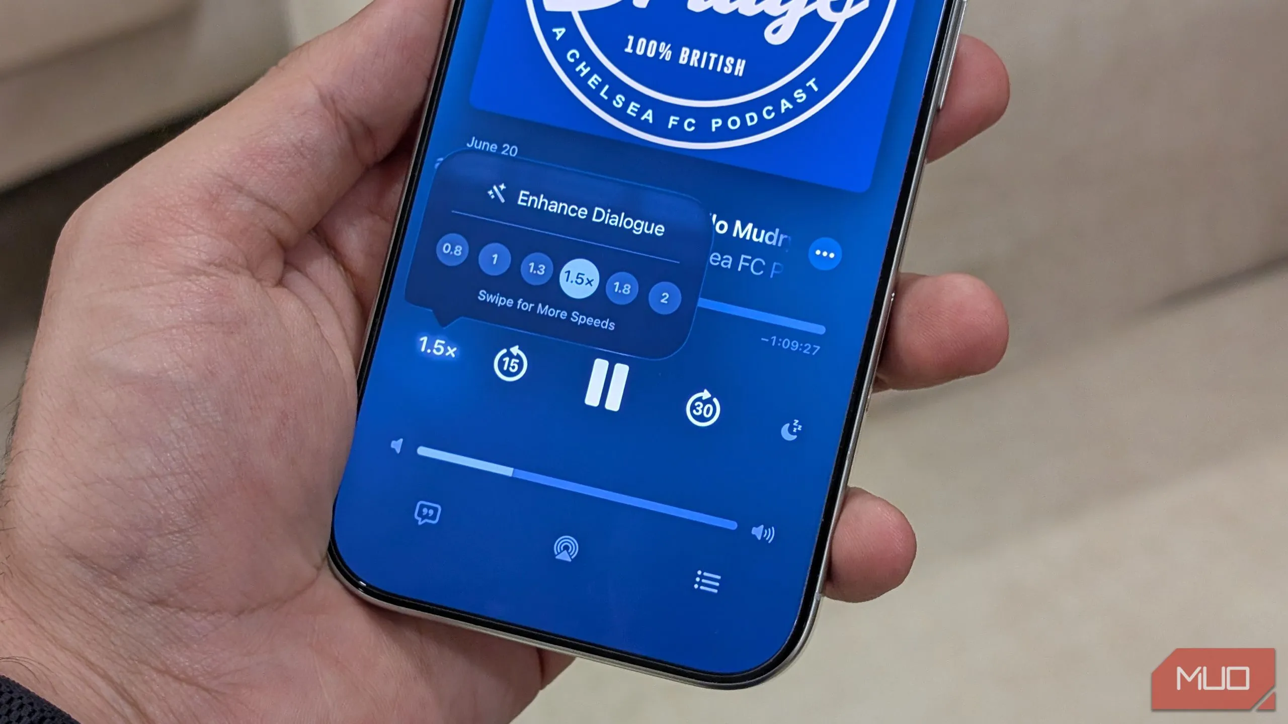 Giao diện tùy chỉnh tốc độ phát lại podcast trong ứng dụng Apple Podcasts trên iOS 26, với các lựa chọn tốc độ khác nhau