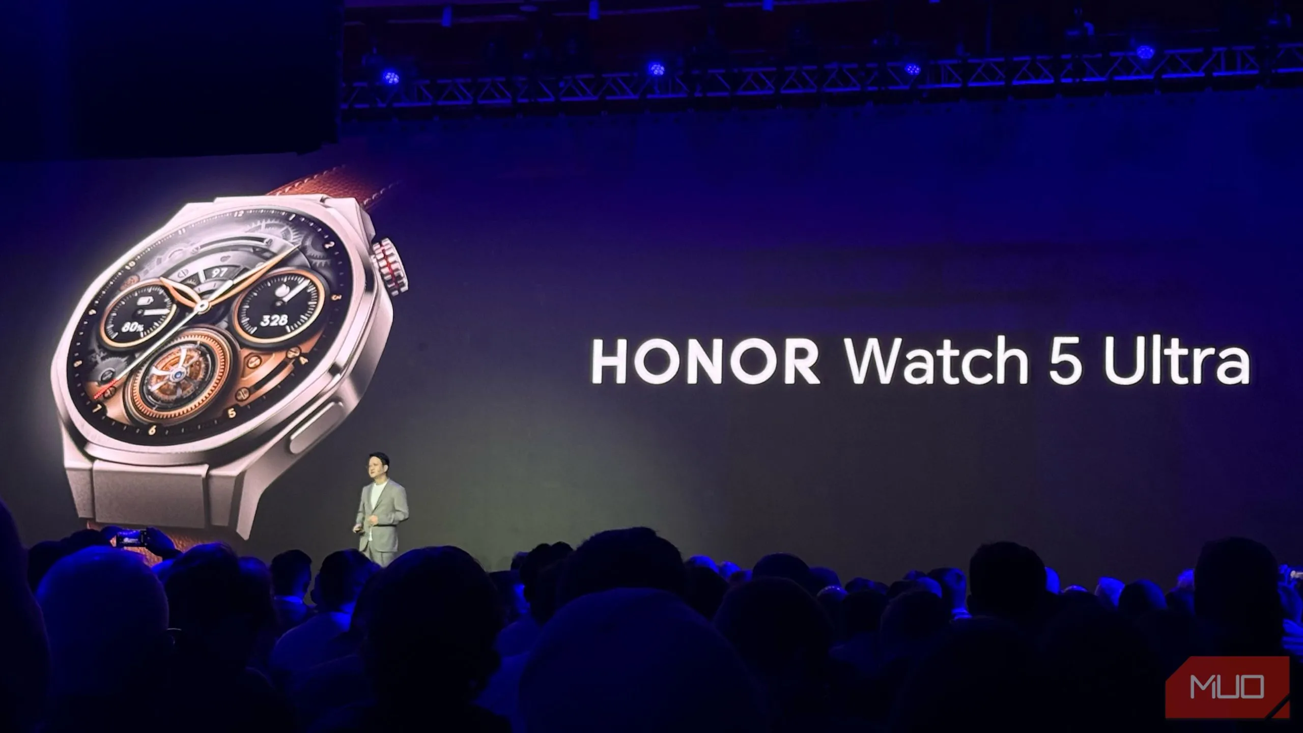 Honor công bố mẫu đồng hồ thông minh Watch 5 Ultra tại sự kiện MWC 2025