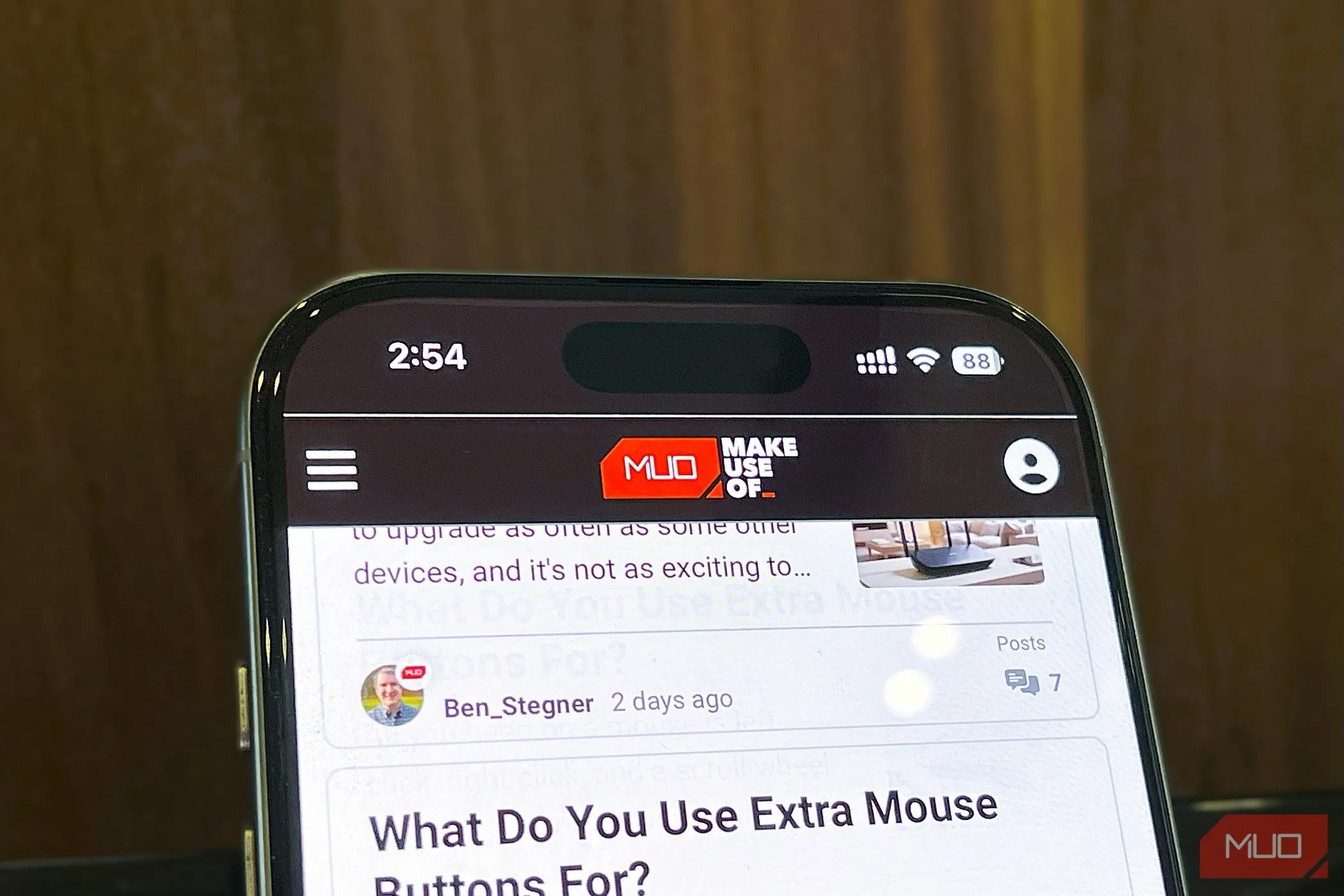 Làm Mờ Màn Hình iPhone Hiệu Quả: Bí Quyết Giảm “Điểm Trắng” và Tối Ưu Trải Nghiệm Ban Đêm