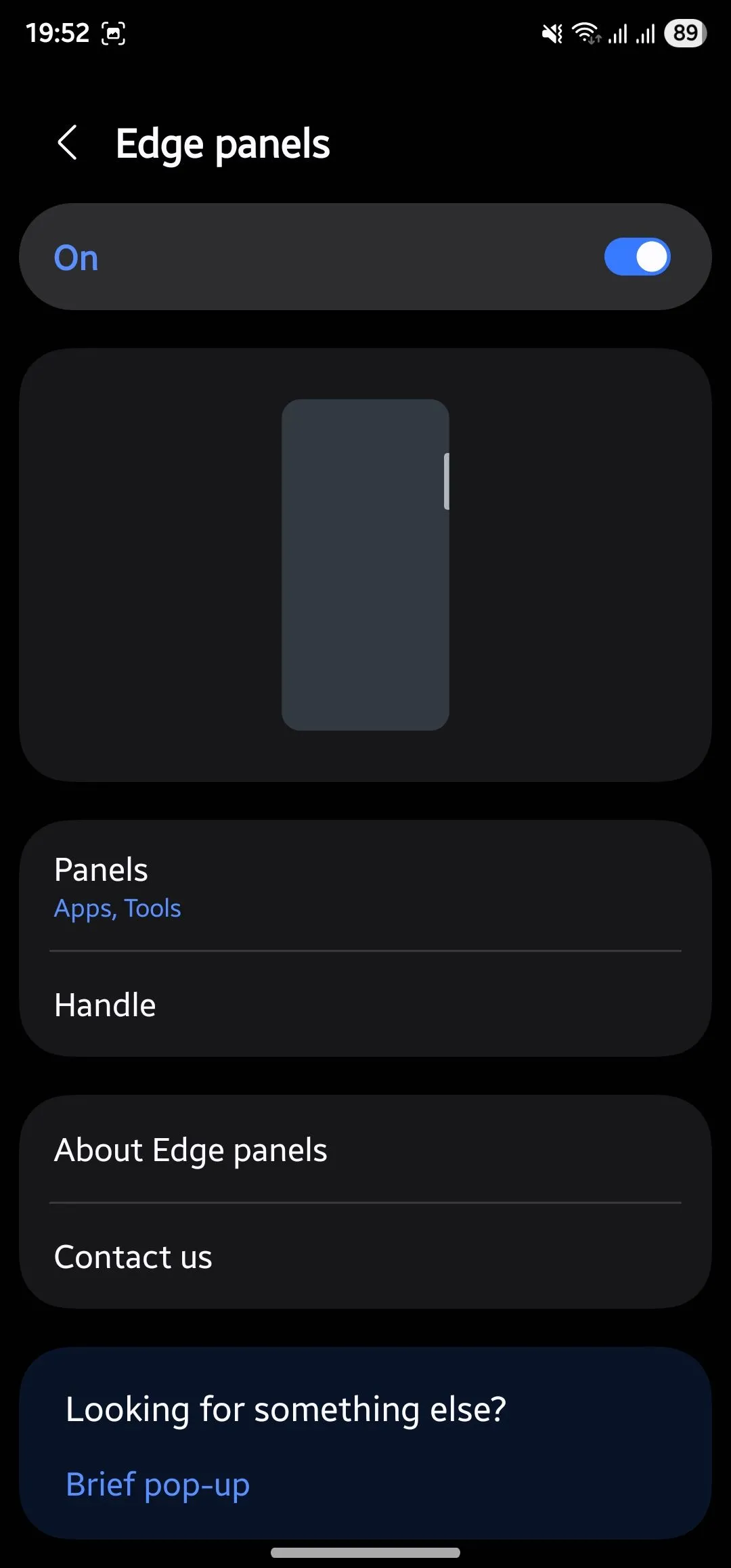 Kích hoạt tính năng Edge panel trên điện thoại Samsung trong phần cài đặt hiển thị.
