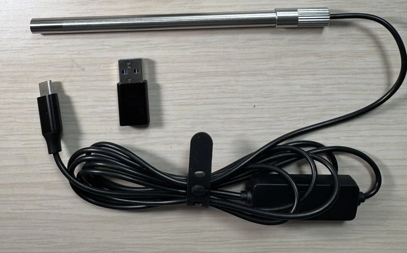 Kính hiển vi kỹ thuật số Teslong USB-C, cho phép khám phá thế giới vi mô qua điện thoại.