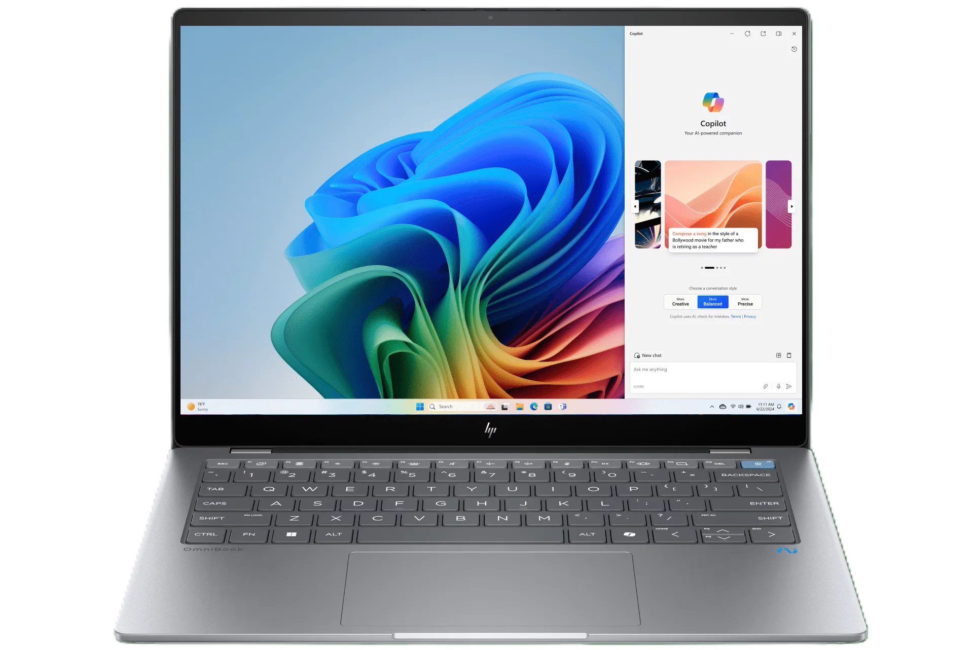 Laptop HP OmniBook X màu xanh đen đặt trên bàn