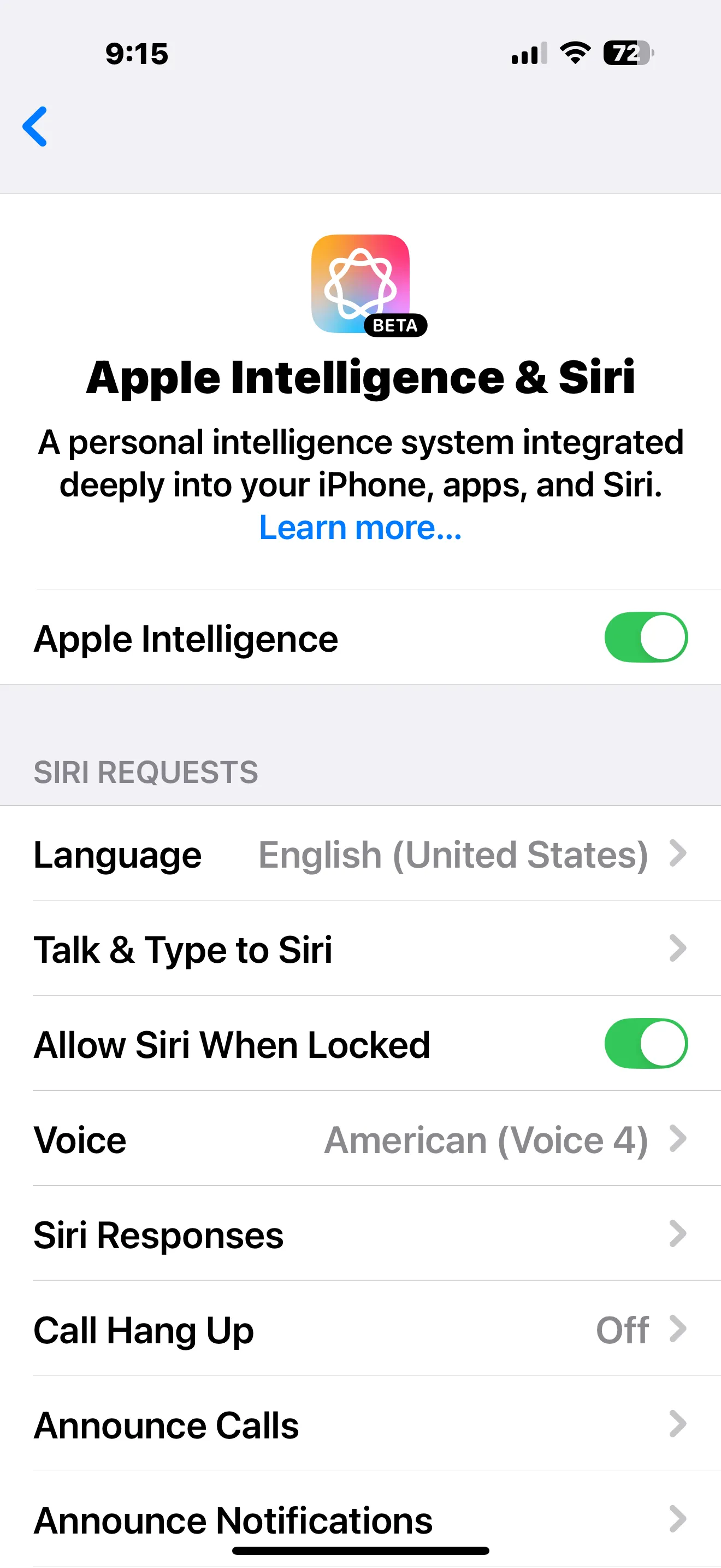 Màn hình cài đặt Apple Intelligence và Siri trên iPhone, cho phép người dùng bật tắt các tính năng AI của Apple.