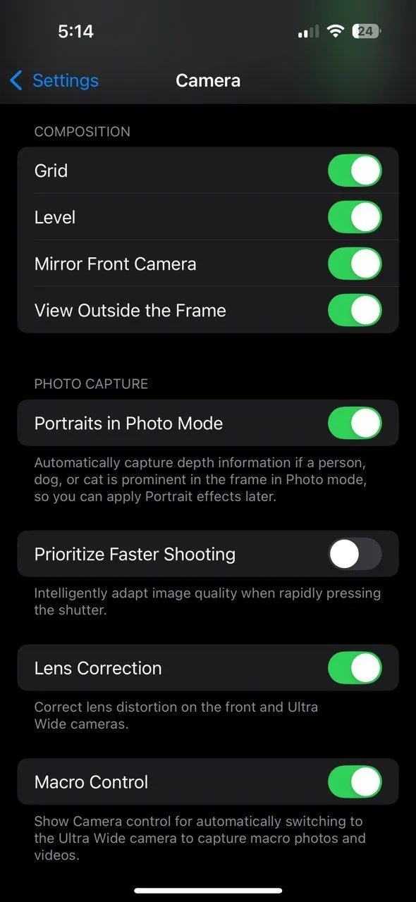 Màn hình cài đặt camera iPhone 16 hiển thị tùy chọn điều khiển Macro