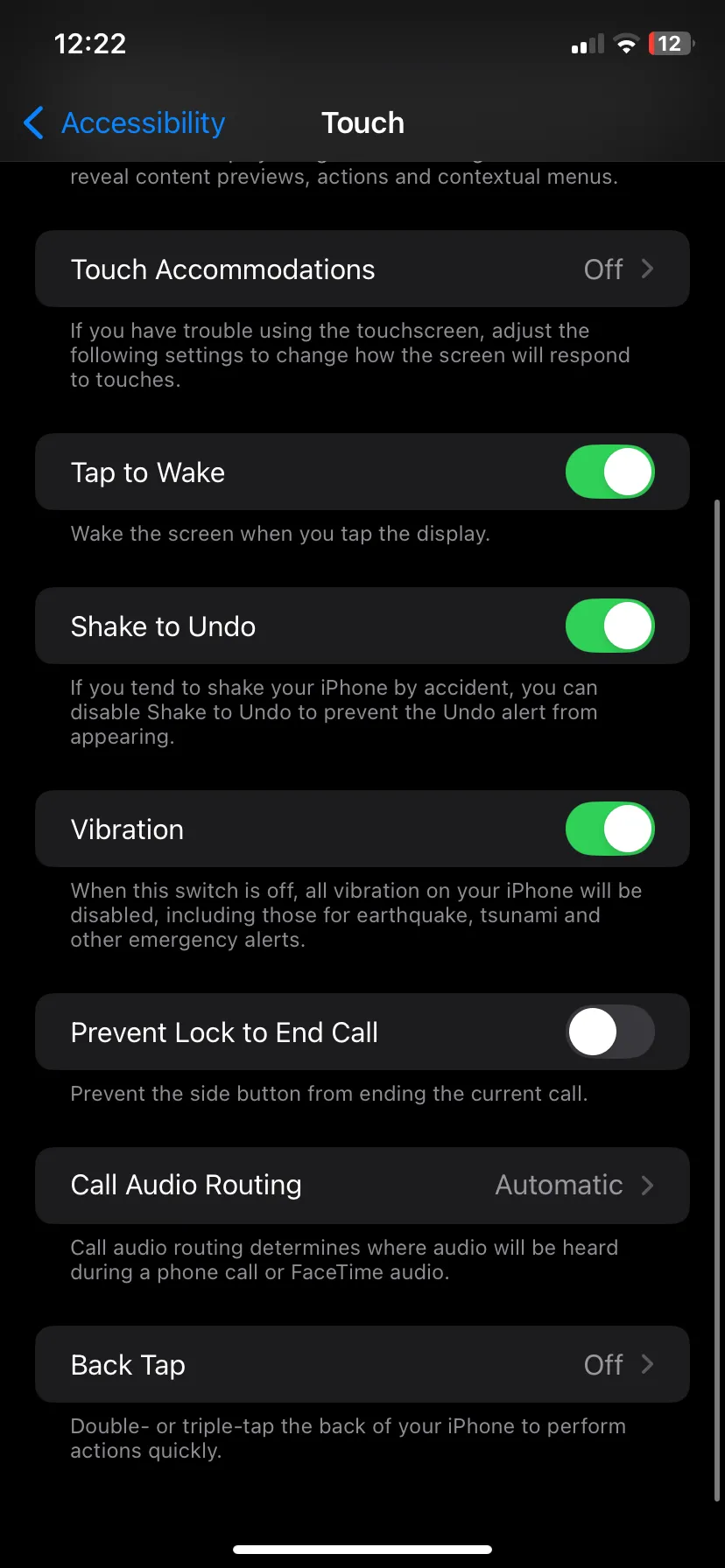 Màn hình cài đặt Chạm để bật (Back Tap) trong phần Trợ năng của iPhone, hiển thị các tùy chọn chạm hai lần và chạm ba lần