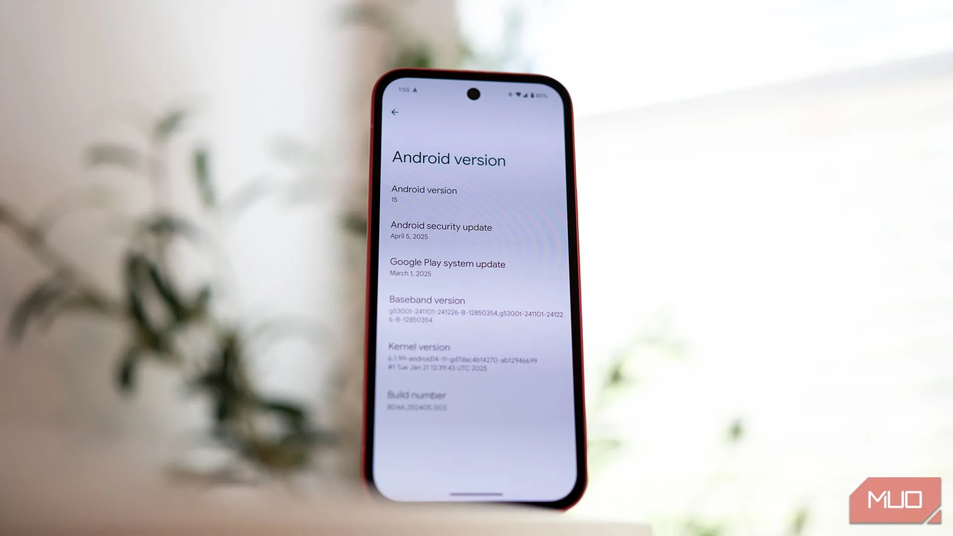 Màn hình cài đặt phiên bản Android trên Google Pixel 9a, hiển thị thông tin cập nhật phần mềm và cam kết hỗ trợ lâu dài từ Google.
