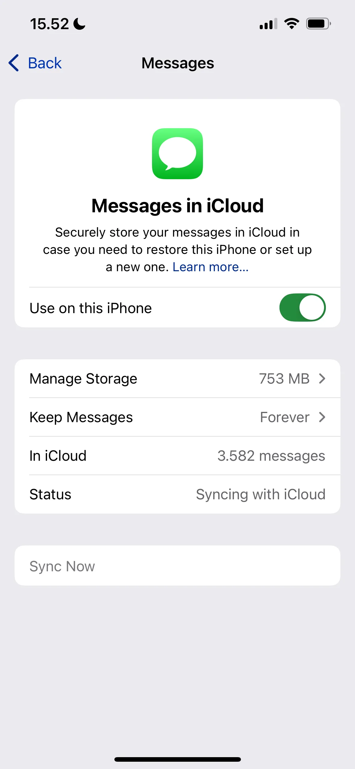 Màn hình cài đặt Tin nhắn trong iCloud trên iOS, hiển thị tùy chọn bật/tắt đồng bộ tin nhắn.