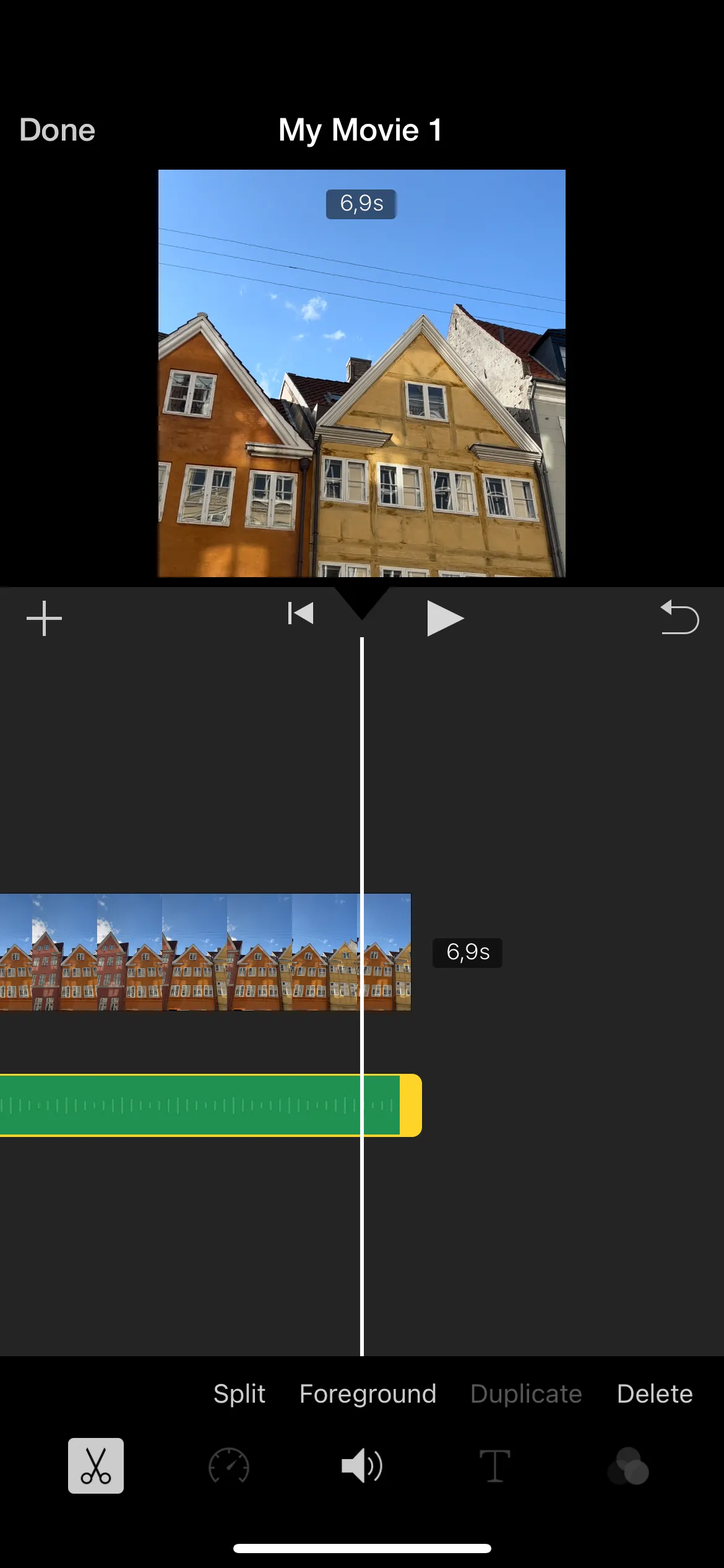 Màn hình chỉnh sửa âm nhạc và video trong ứng dụng iMovie trên iPhone, hỗ trợ cắt ghép và thêm hiệu ứng chuyên nghiệp.