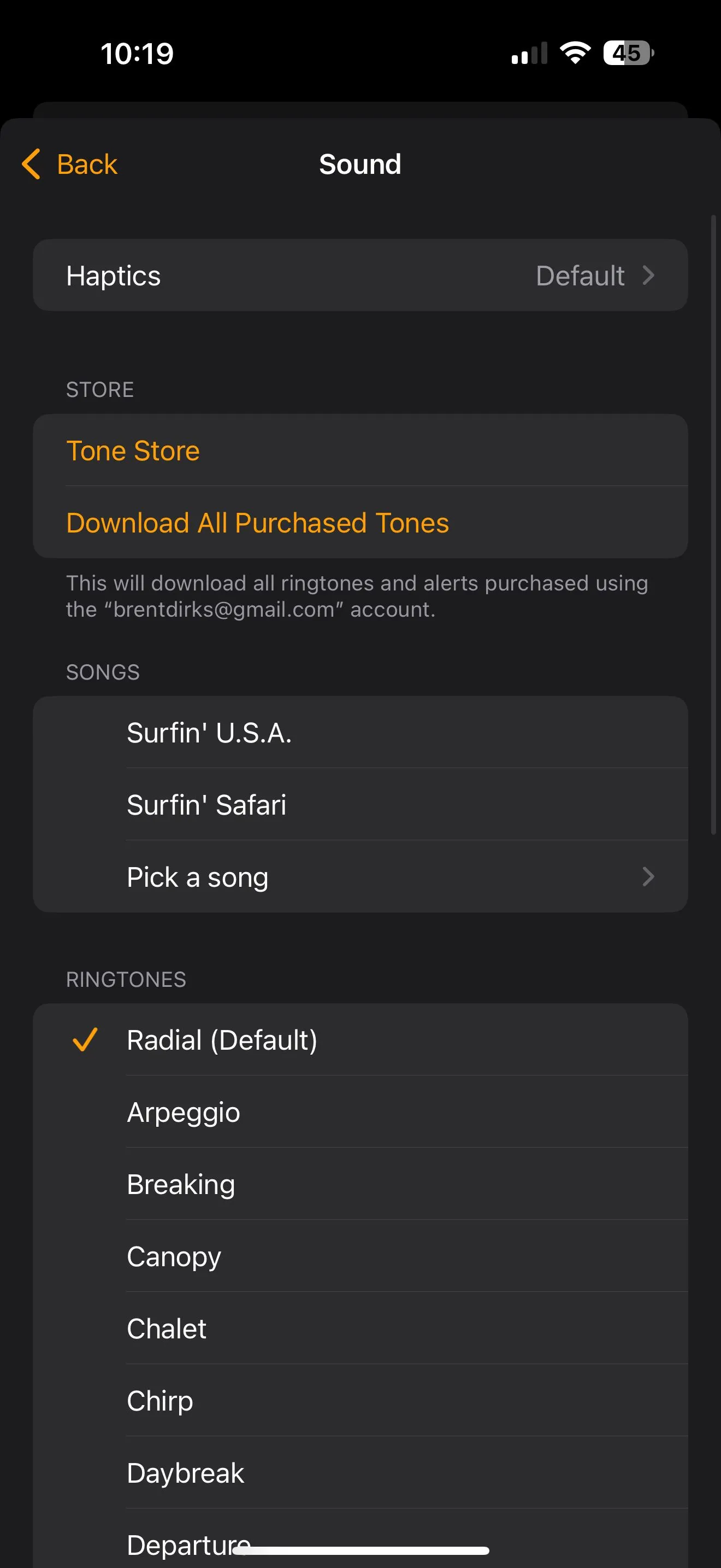 Màn hình chọn âm thanh cho báo thức trong ứng dụng Đồng hồ, với tùy chọn chọn bài hát Apple Music