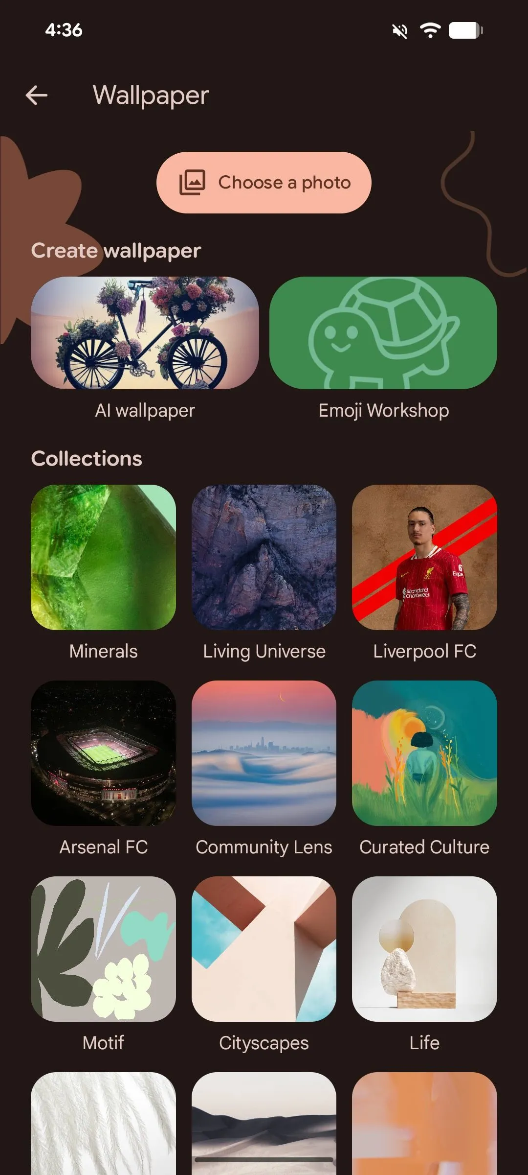 Màn hình chọn hình nền trong Android 16 với tùy chọn 'Choose a photo' được làm nổi bật