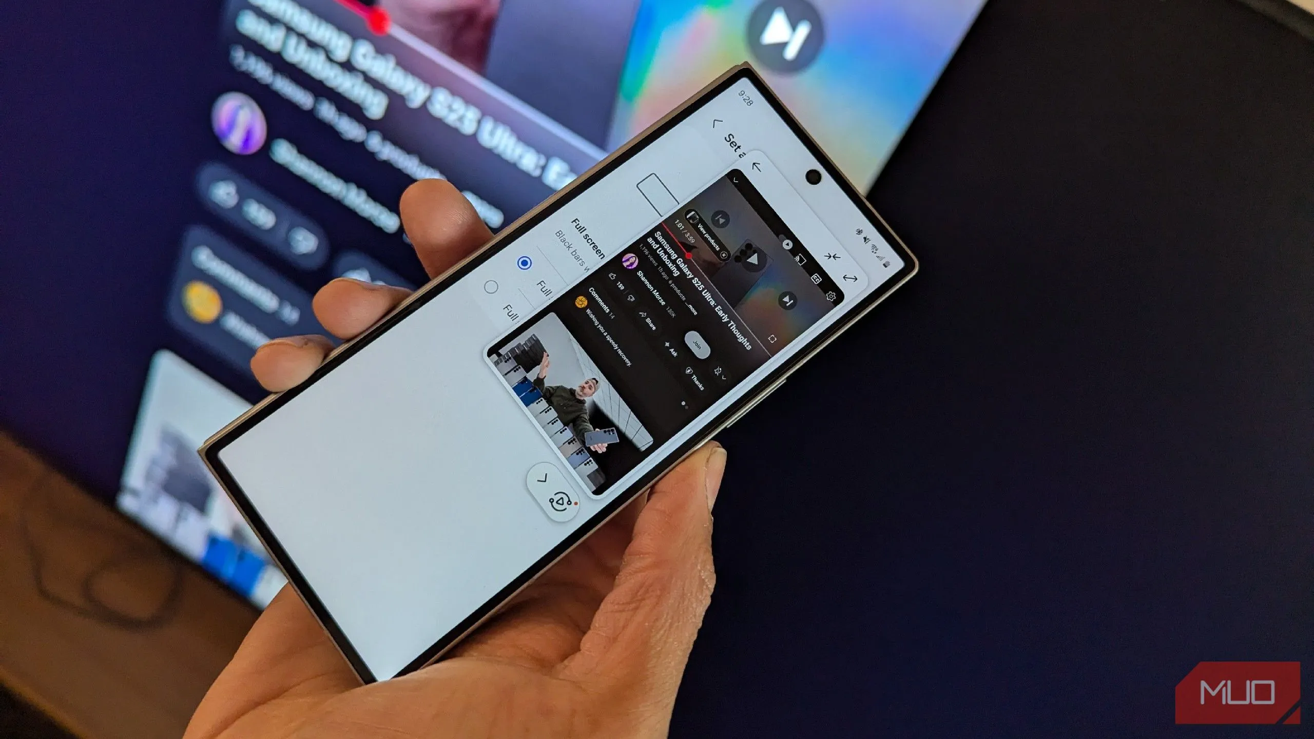 Màn hình điện thoại được phản chiếu lên TV Samsung thông qua tính năng Tap View.