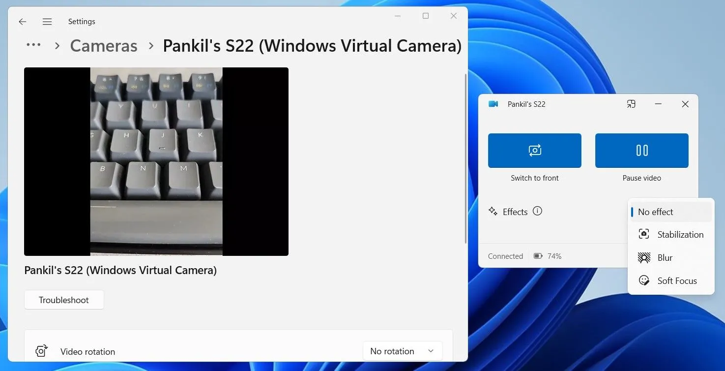 Màn hình máy tính Windows 11 hiển thị điện thoại Android được sử dụng làm webcam thông qua ứng dụng Phone Link.