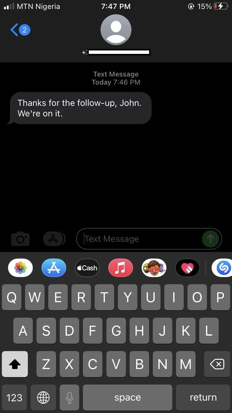 Màn hình tin nhắn hiển thị đầy đủ trên iOS, sau khi người dùng đã mở khóa iPhone.