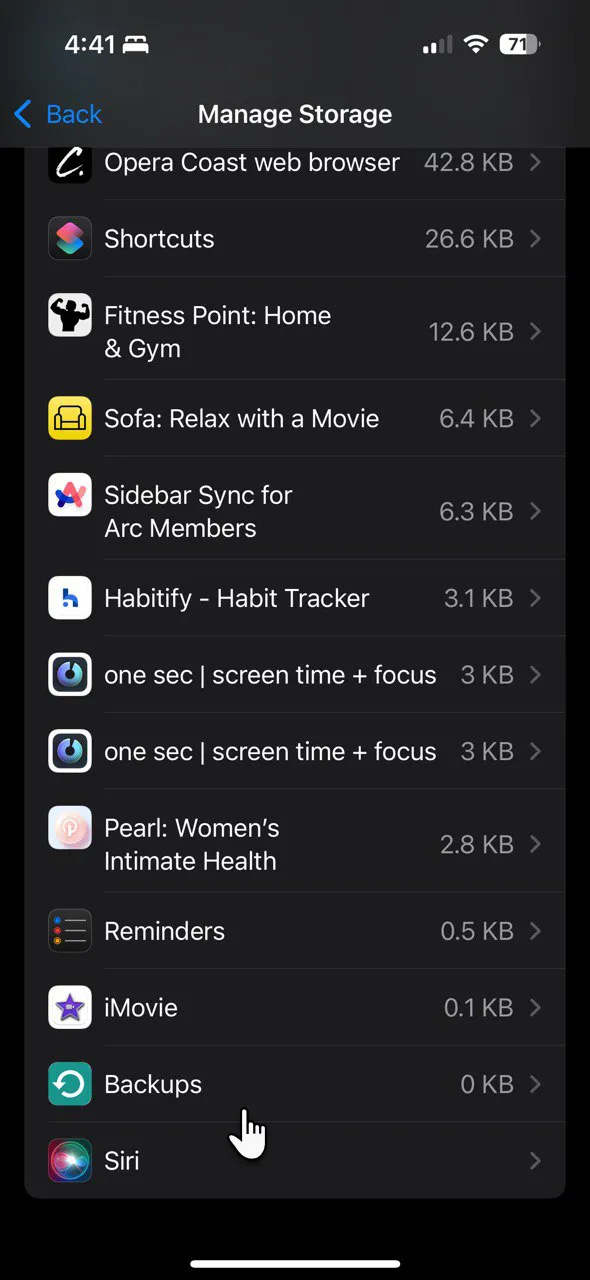 Màn hình tùy chọn Sao lưu iCloud hiển thị các bản sao lưu thiết bị hiện có