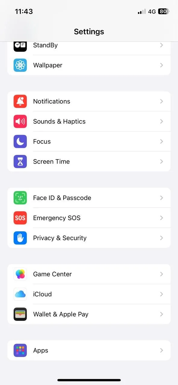 Màn hình ứng dụng Cài đặt trên iPhone, hiển thị mục Thư để tùy chỉnh quyền riêng tư